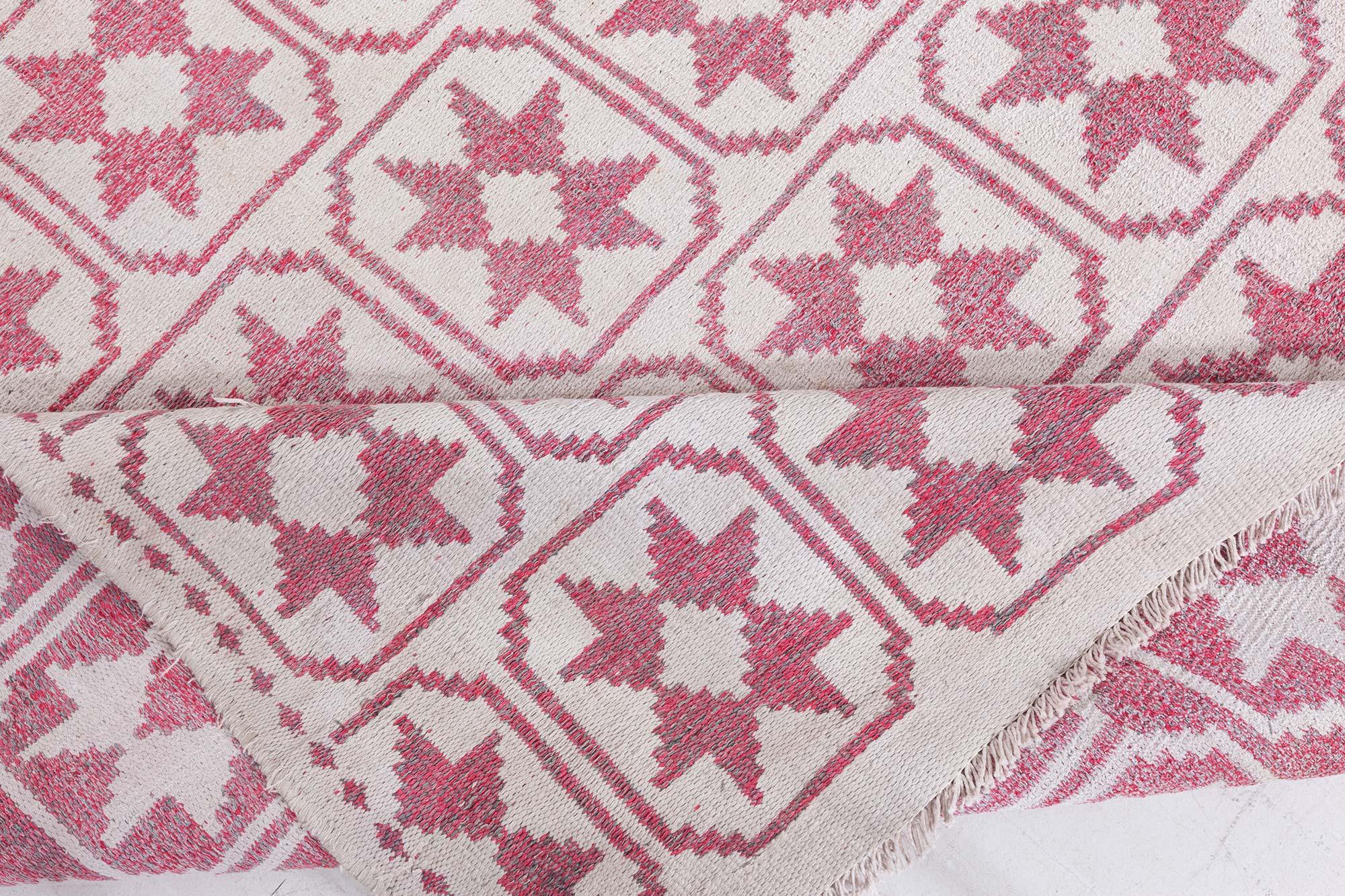 Reversible Indian Cotton Agra Rug
Size: 9'1