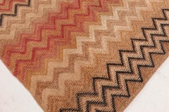 Tapis abstrait de style scandinave du milieu du siècle, couleur beige chaud, à poils mi-longs, signé Doris Leslie Blau