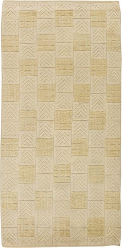 Doris Leslie Blau – Skandinavischer Teppich im Mid-Century-Stil mit geometrischem Muster in Creme-Beige, halbflorig