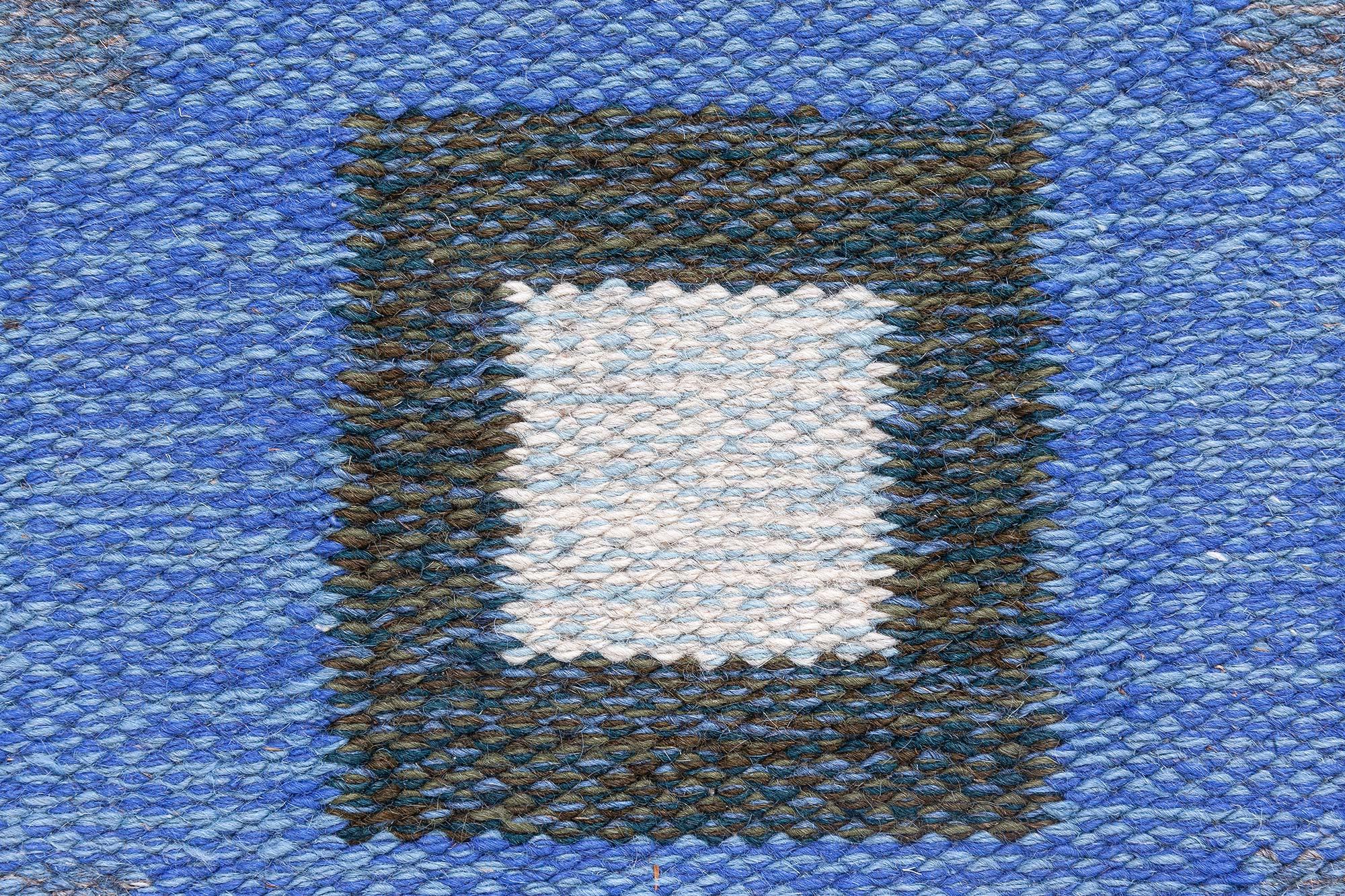 20ième siècle Tapis suédois tissé plat bleu géométrique Doris Leslie Blau en vente