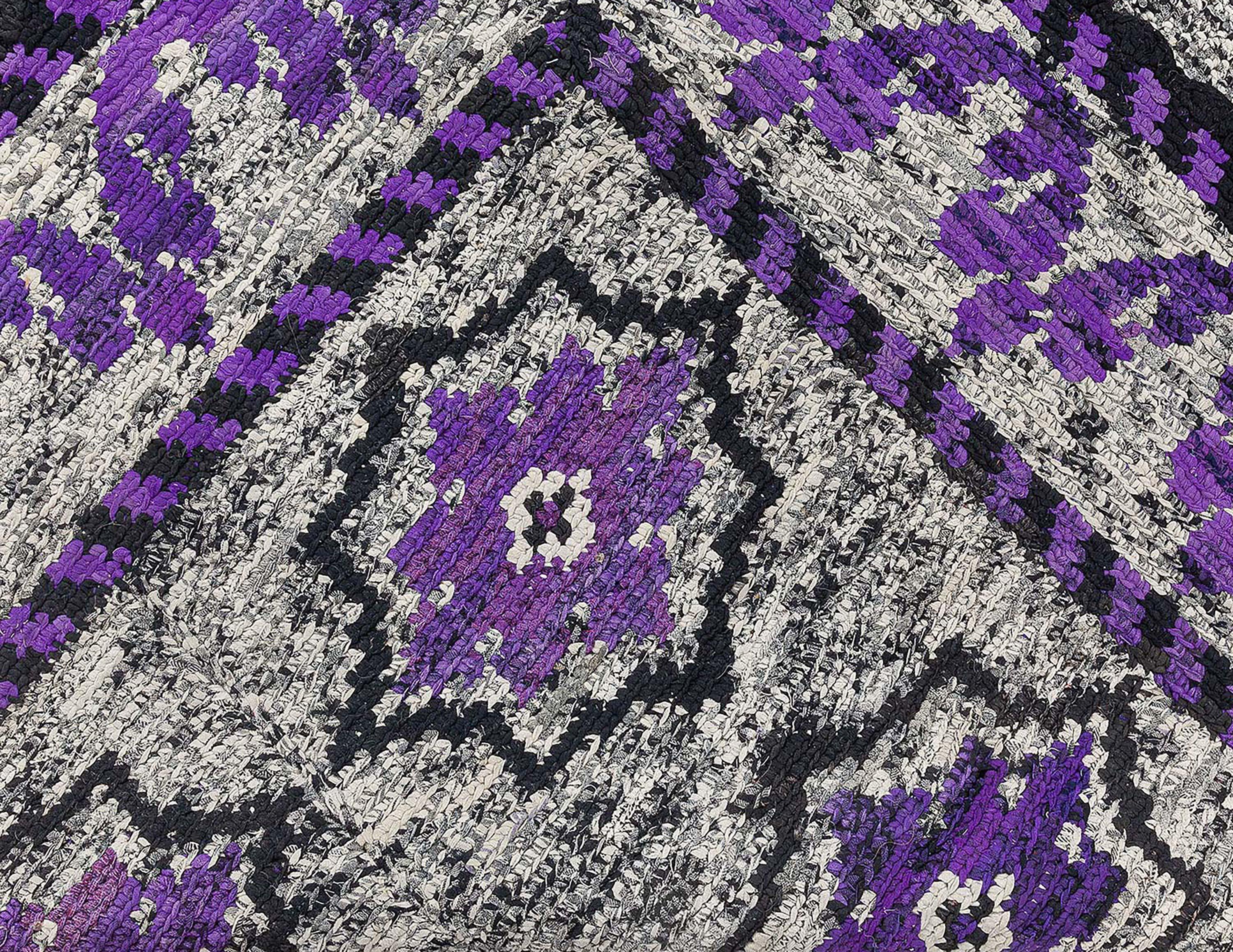 Doris Leslie Blau Vibrant Vintage American Hooked Rug in Purple and Grey For Sale 4
