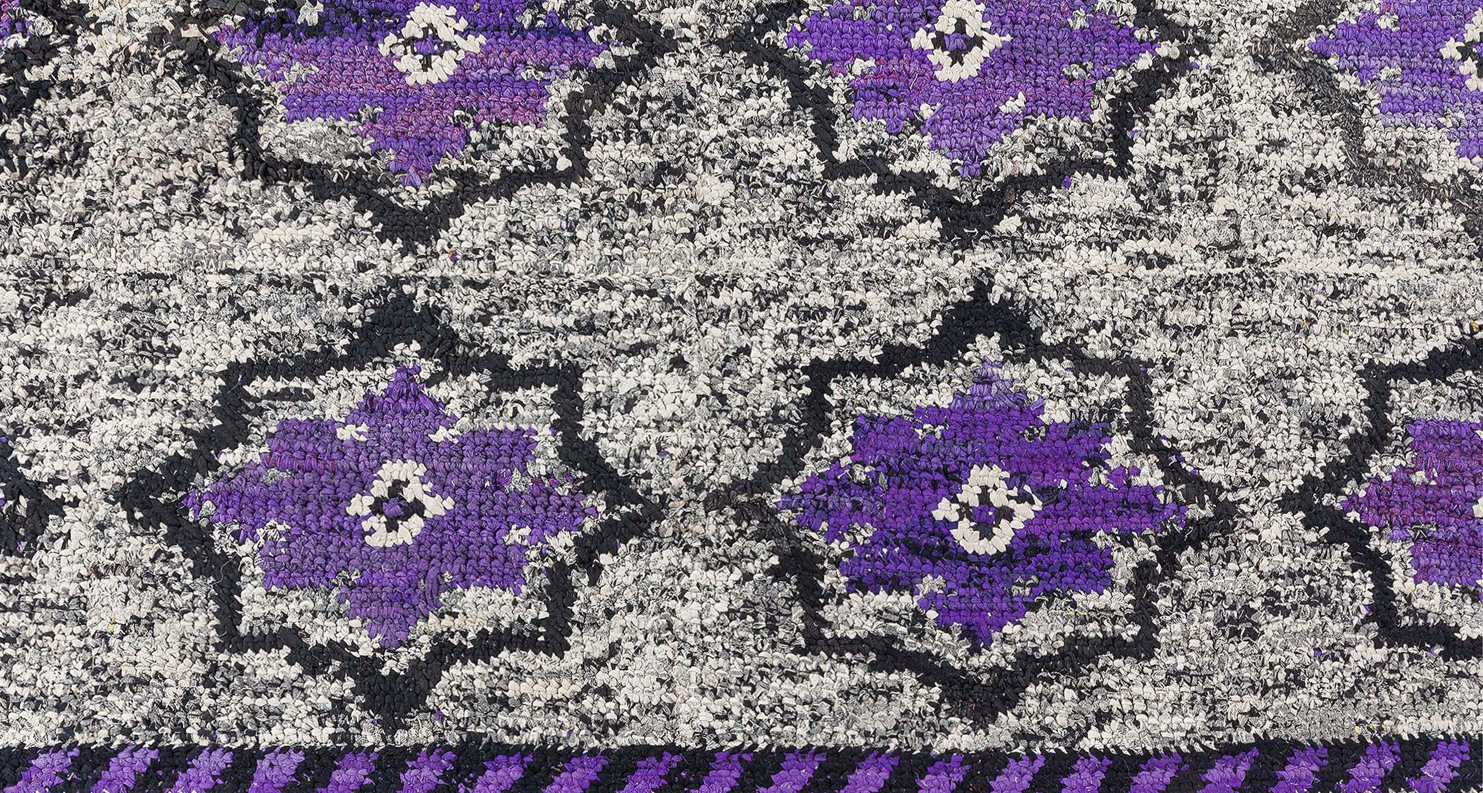 Vibrant Vintage American Hooked Rug in Purple and Grey
Size: 8'7