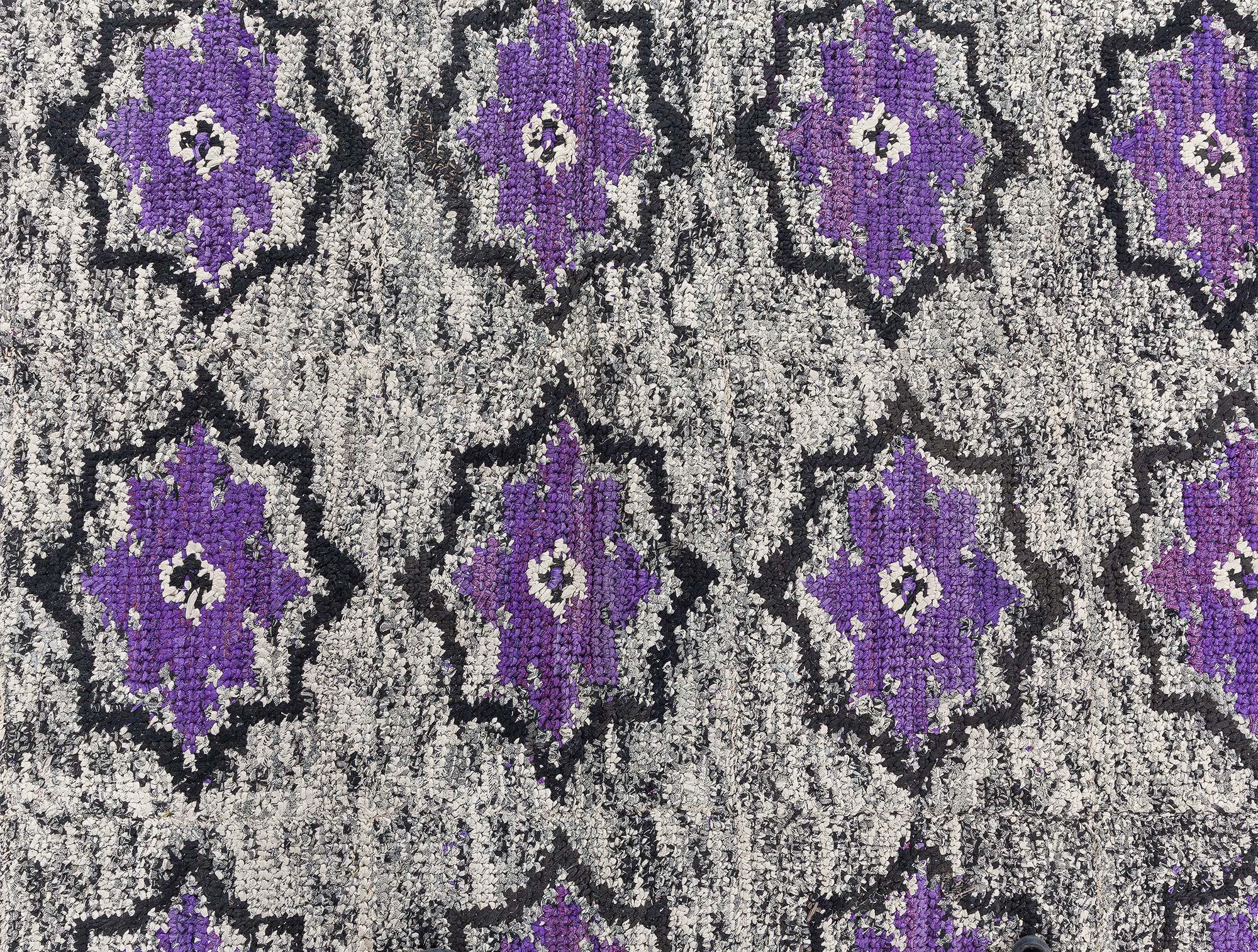 Doris Leslie Blau Vibrant Vintage American Hooked Rug in Purple and Grey In Good Condition For Sale In New York, NY