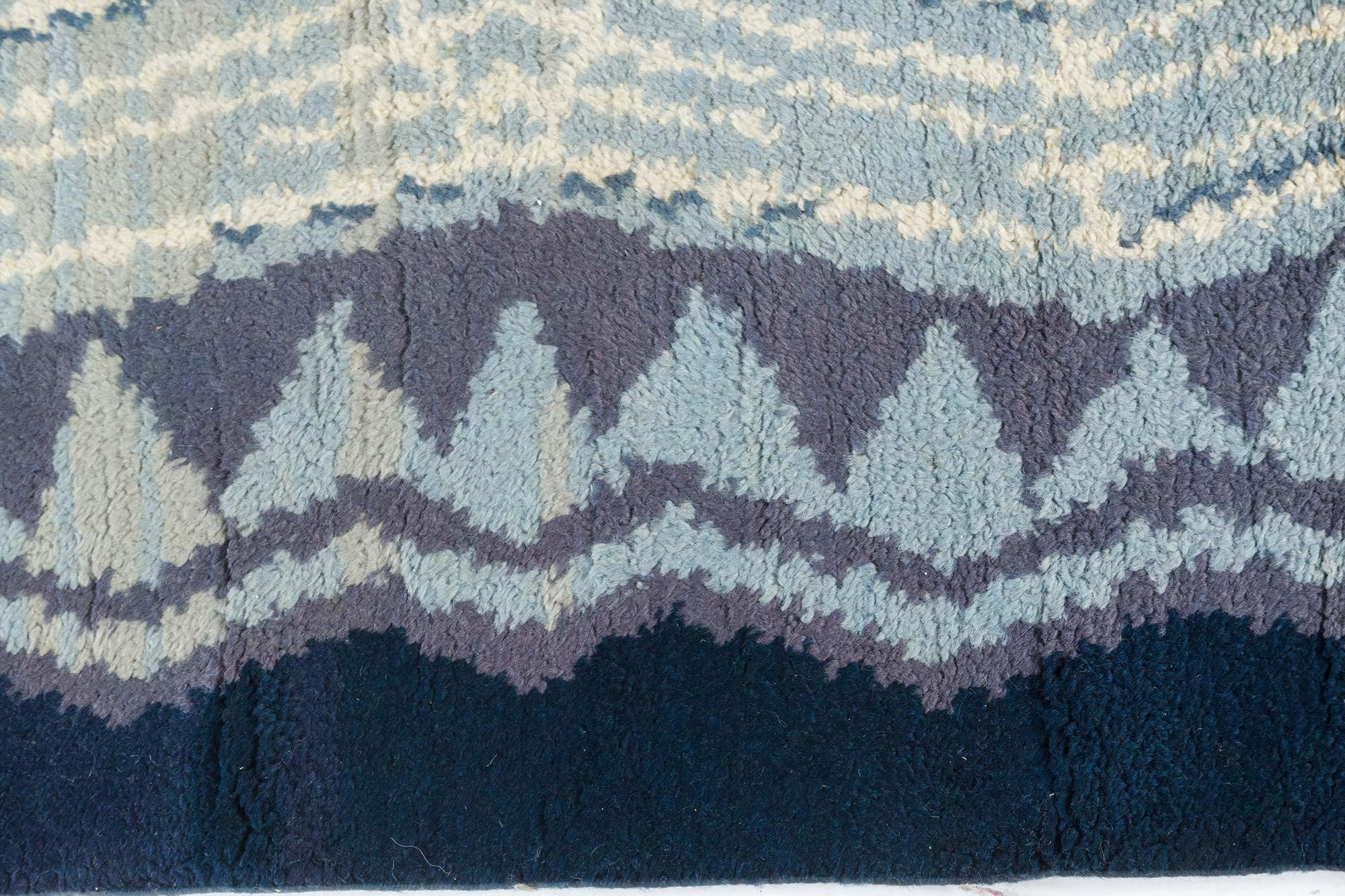 Doris Leslie Blauer Vintage Art Deco Handgefertigter Wollteppich in Blau im Zustand „Gut“ im Angebot in New York, NY