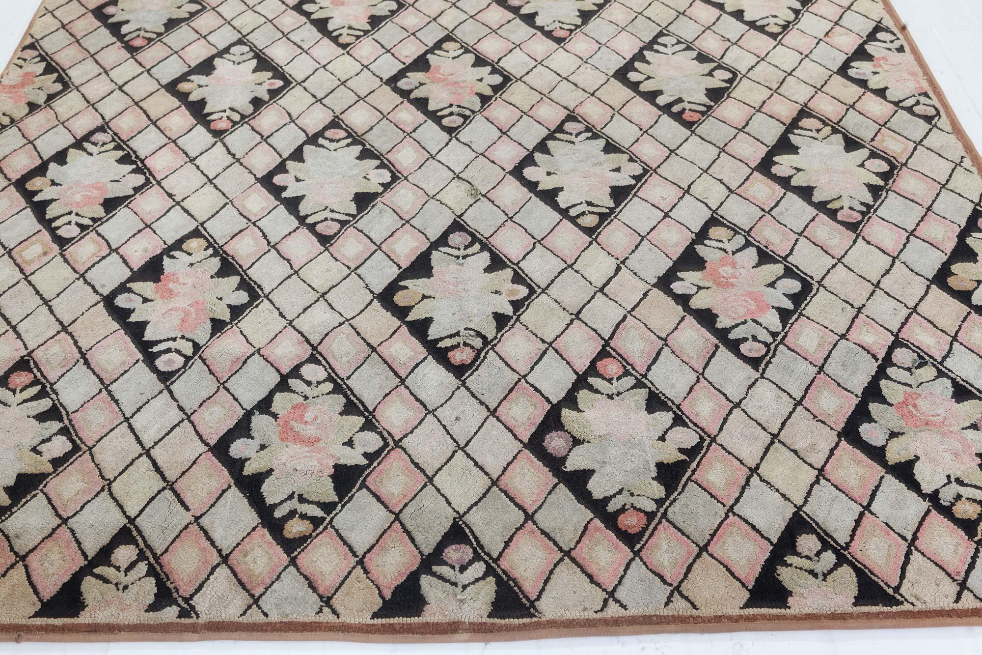 High-quality Vintage Botanic Hooked Rug
Size: 5'10