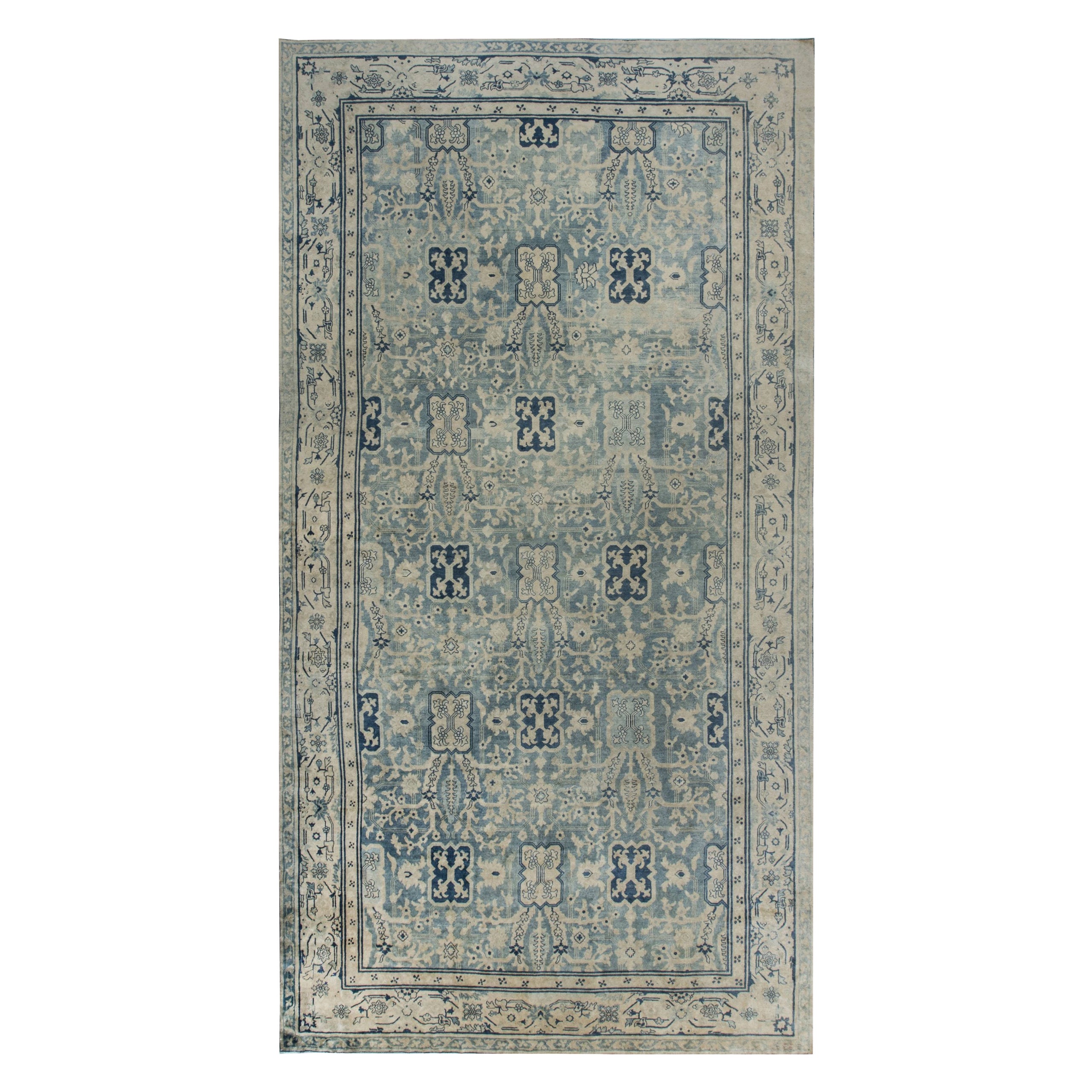 Tapis vintage en laine bleu chinois tissé à la main Doris Leslie Blau