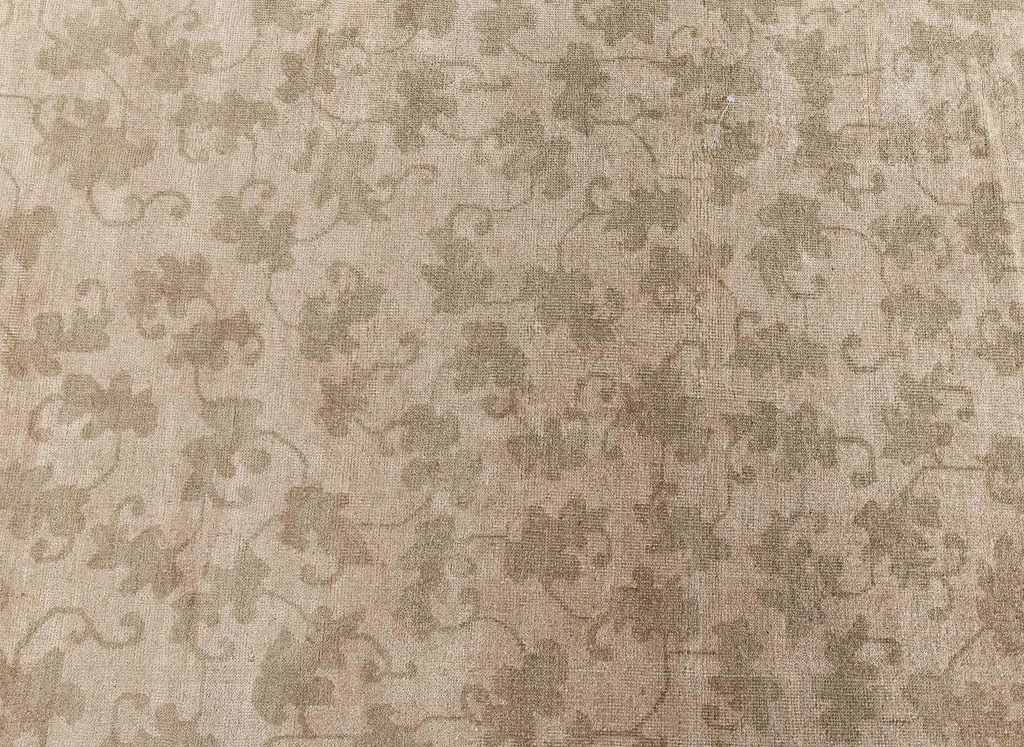 Laine Tapis vintage en laine botanique chinoise fait à la main Doris Leslie Blau en vente