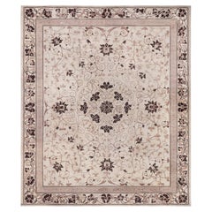 Doris Leslie Blau – Vintage-Teppich aus handgeknüpfter Wolle mit chinesischem Blumenmuster in Hellbeige