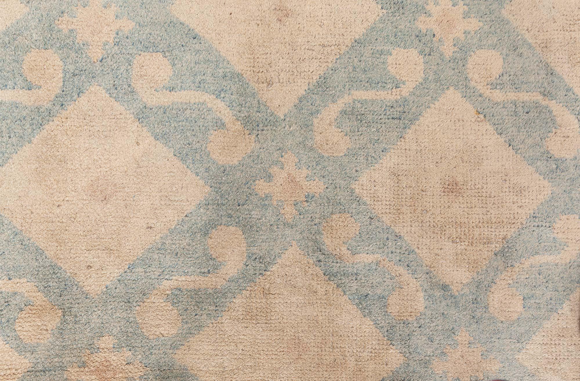 Tapis chinois vintage Art of Vintage en céladon et ivoire
Taille : 7'8