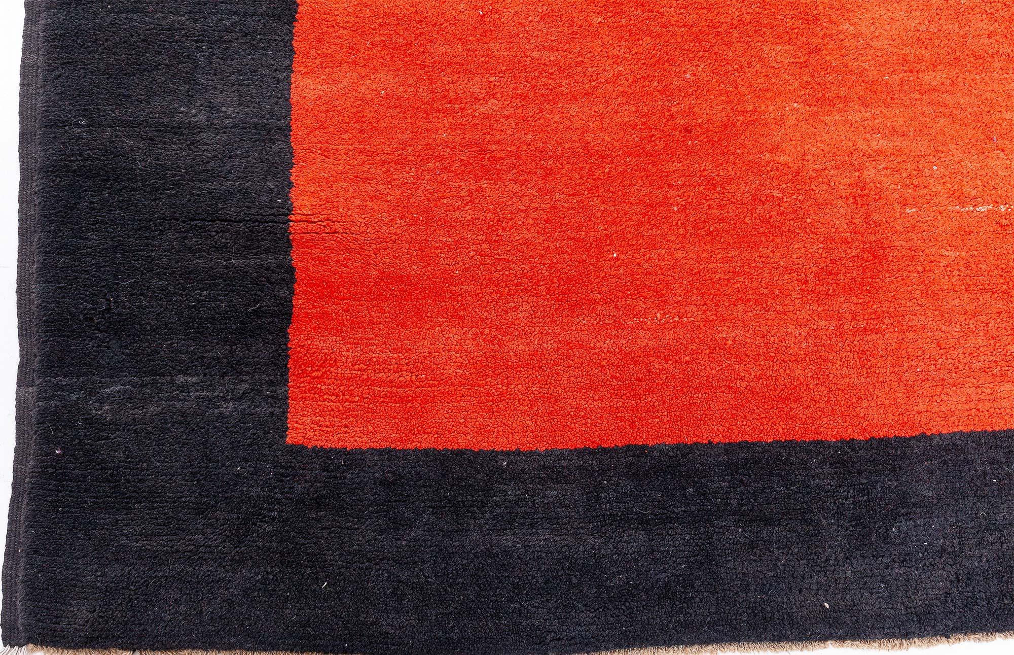Art Déco Tappeto Doris Leslie Blau Vintage Art Deco in rosso e nero in vendita