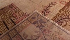 Doris Leslie Blau – Vintage-Teppich aus Frankreich im Art-Déco-Stil mit Blumenmuster, in warmem Beige, handgeknüpft aus Wolle