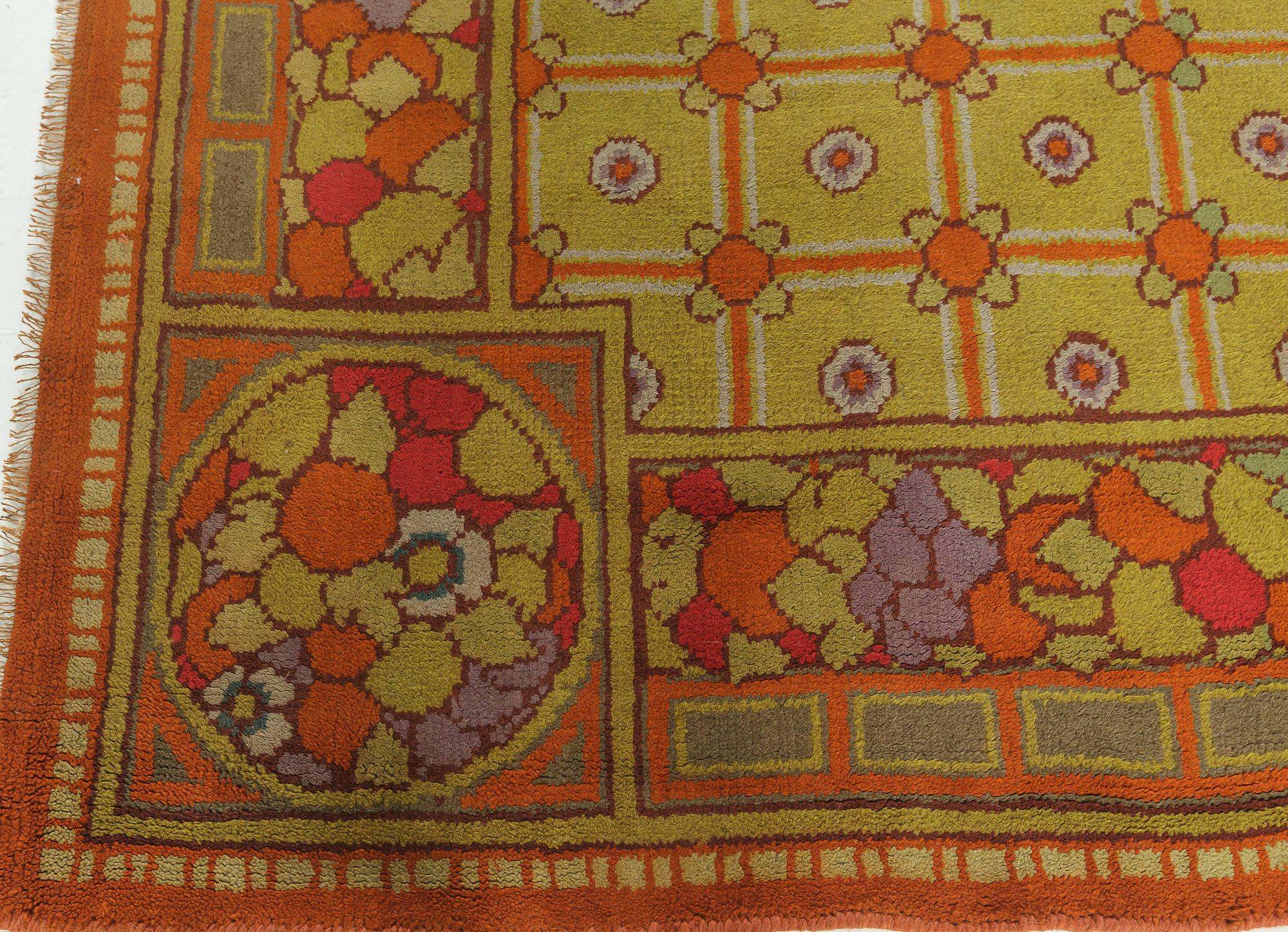 Vintage French Art Deco hand knotted wool rug
Size: 5'2