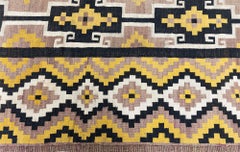 Tapis afghan vintage Doris Leslie Blau, motif géométrique classique, couleur taupe, noué à la main