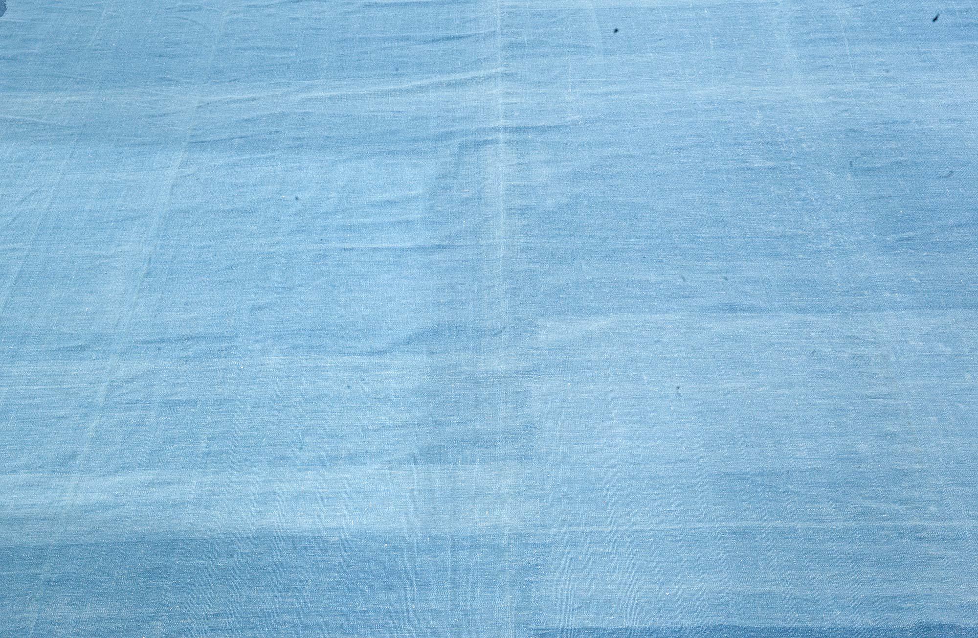 Doris Leslie Blauer Vintage indischer Dhurrie-Teppich in Dhurrie-Blau (Moderne der Mitte des Jahrhunderts) im Angebot