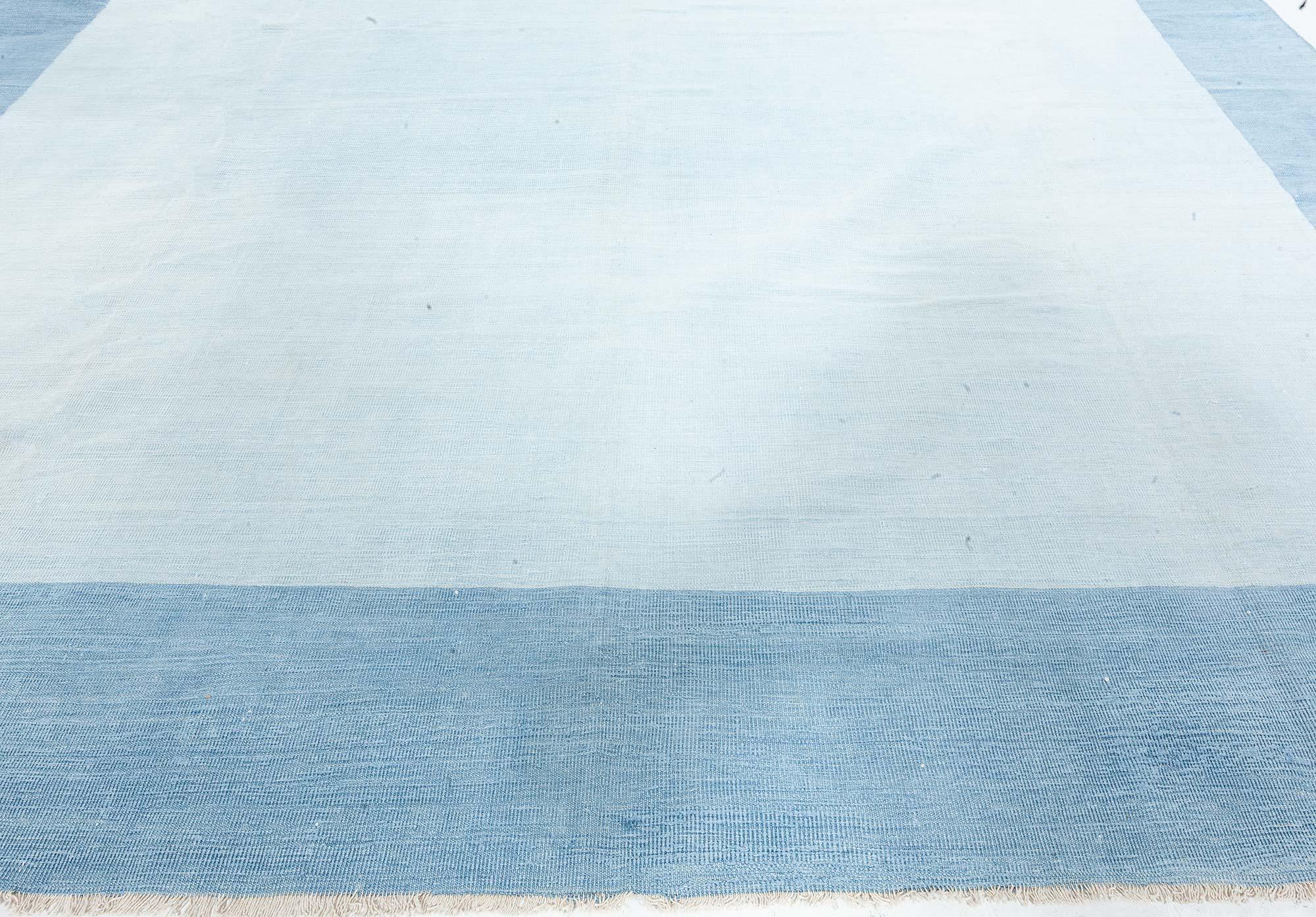 Doris Leslie Blauer Vintage indischer Dhurrie-Teppich in Dhurrie-Blau im Zustand „Gut“ im Angebot in New York, NY
