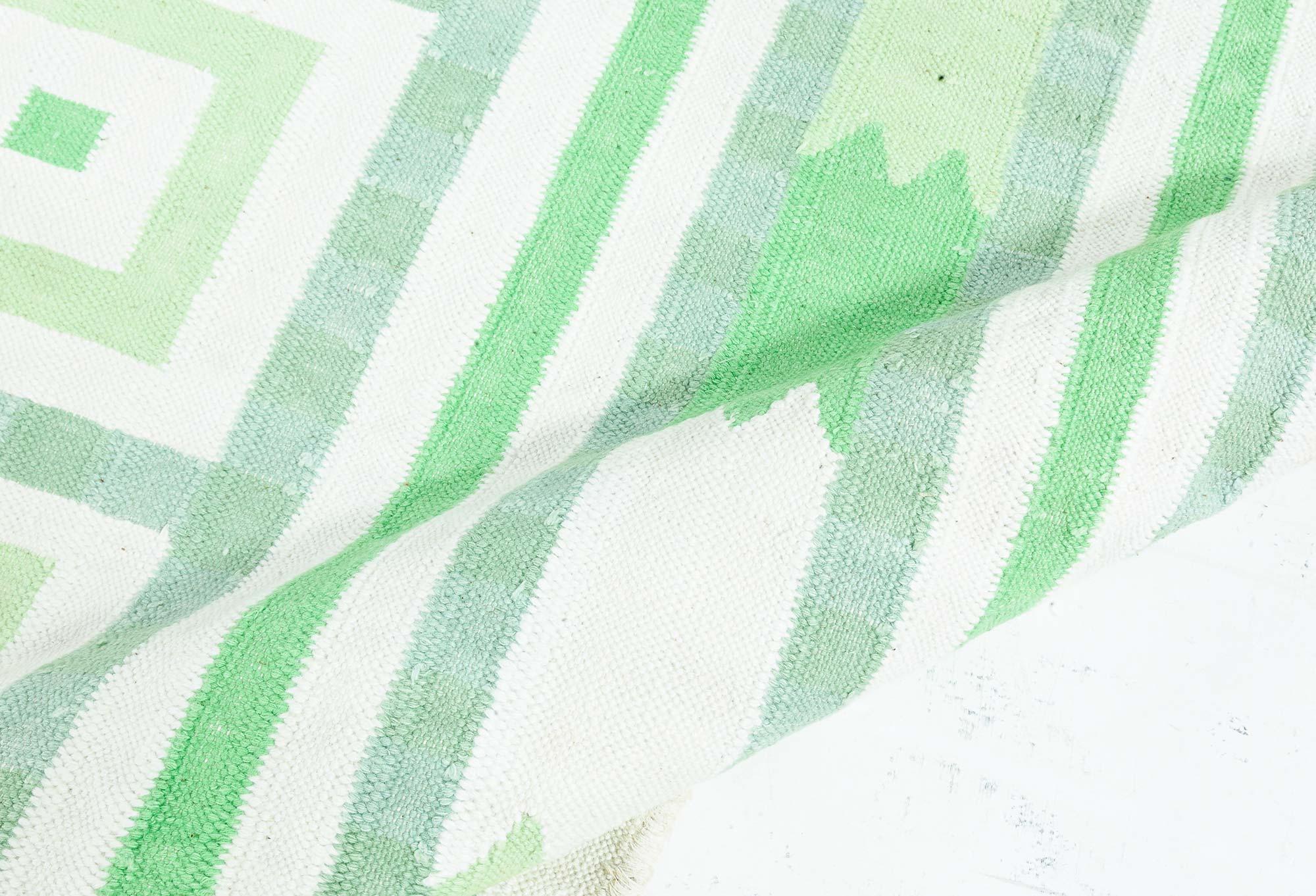 Tappeto Doris Leslie Blau Vintage Indian Dhurrie Green Beige In condizioni buone in vendita a New York, NY