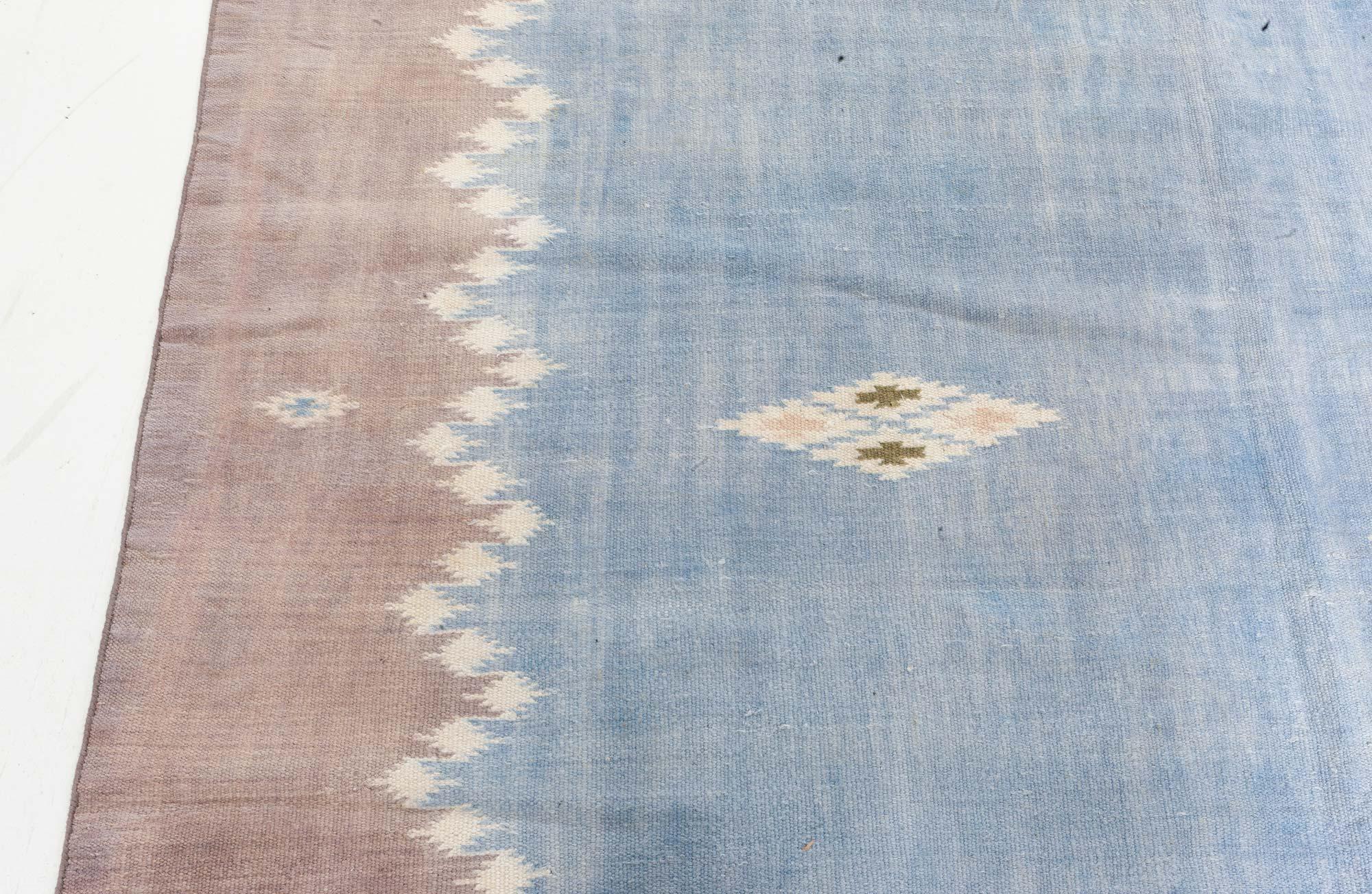 Doris Leslie Blauer indischer Dhurrie-Teppich im Vintage-Stil (Moderne der Mitte des Jahrhunderts) im Angebot