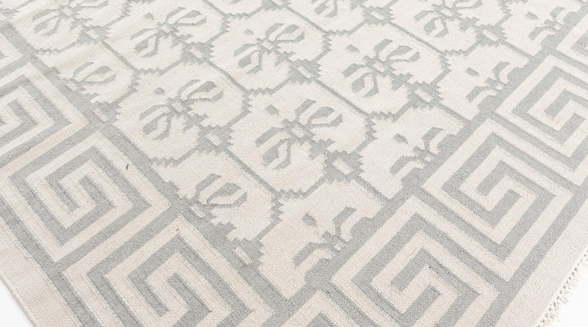 Doris Leslie Blau Vintage Indian Dhurrie Rug In Good Condition For Sale In New York, NY