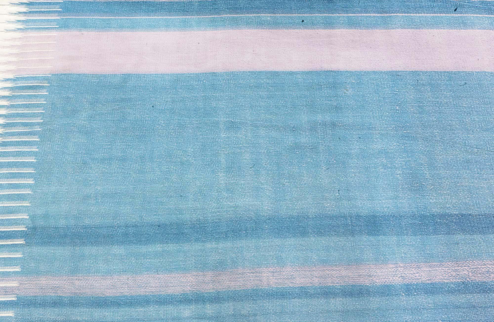Doris Leslie Blauer indischer Dhurrie-Teppich im Vintage-Stil (20. Jahrhundert) im Angebot