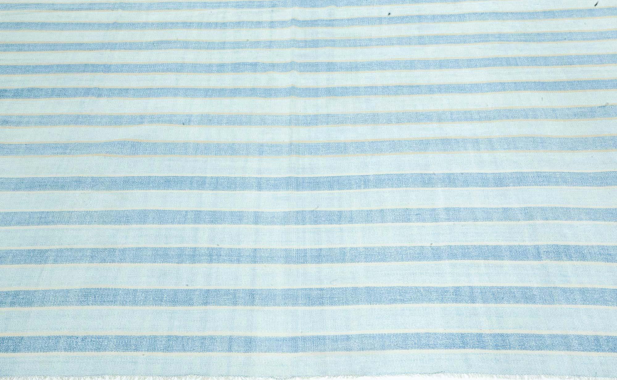 Vintage Indian Dhurrie Rug – Subtle Striped Elegance in Sky Blue and Ivory
Size: 9'4