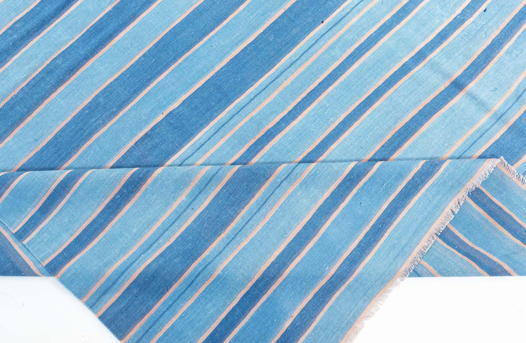 Indiano Tappeto Doris Leslie Blau Vintage Indian Dhurrie a righe blu in vendita