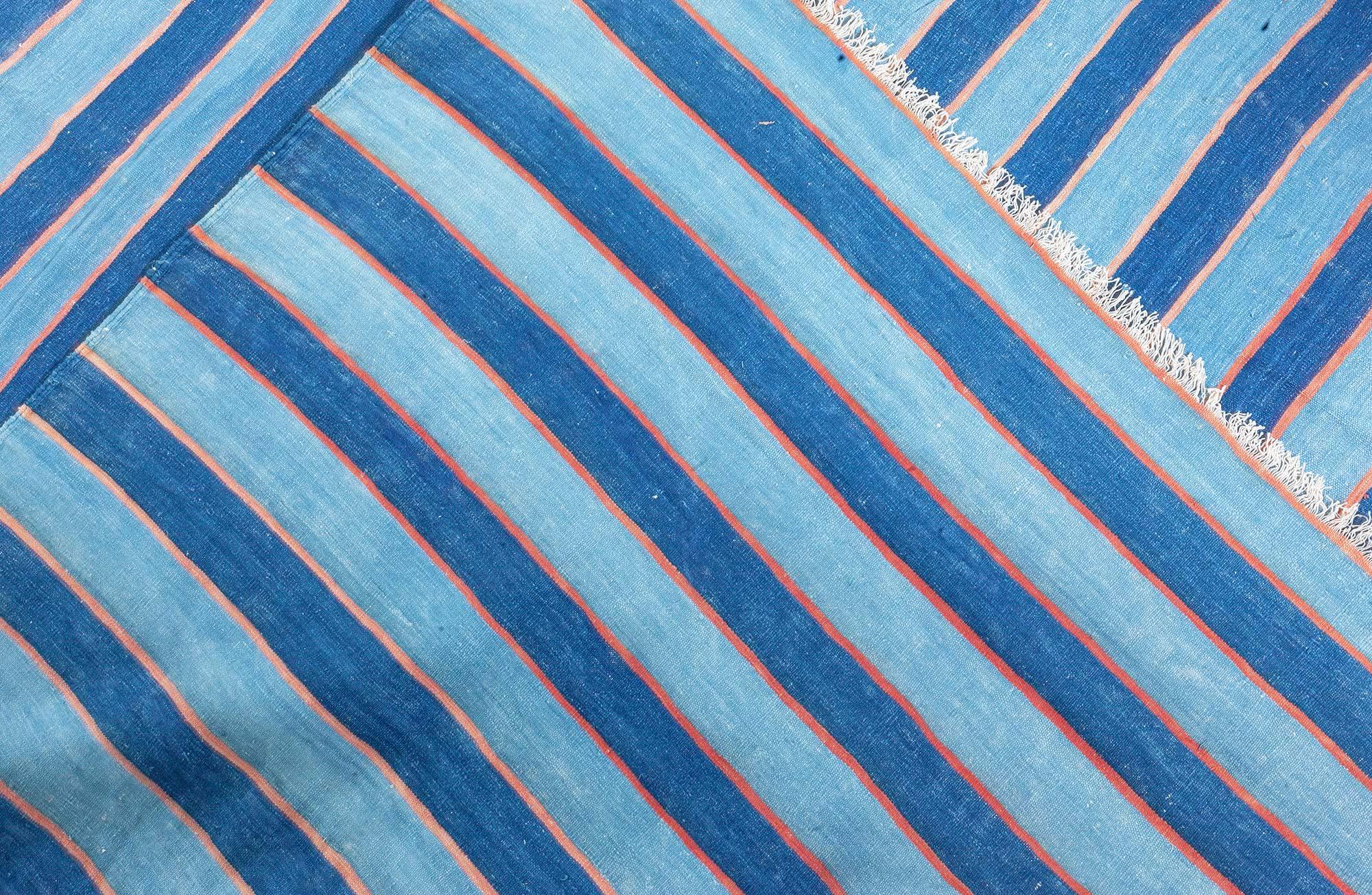 20ième siècle Tapis Dhurrie indien vintage rayé bleu Doris Leslie Blau en vente