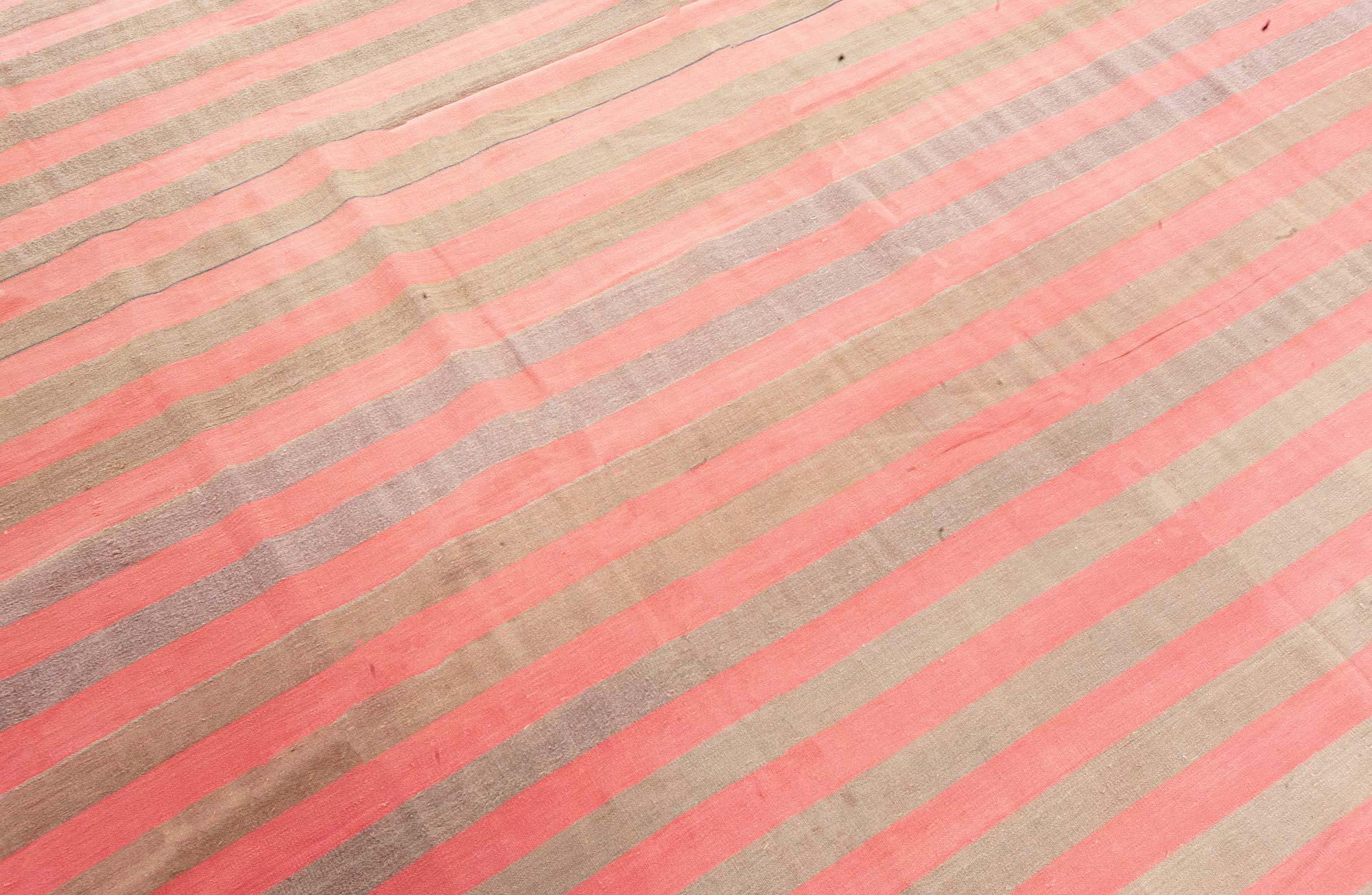 Doris Leslie Blau gestreifter indischer Dhurrie Vintage-Teppich in Vintage (Moderne der Mitte des Jahrhunderts) im Angebot