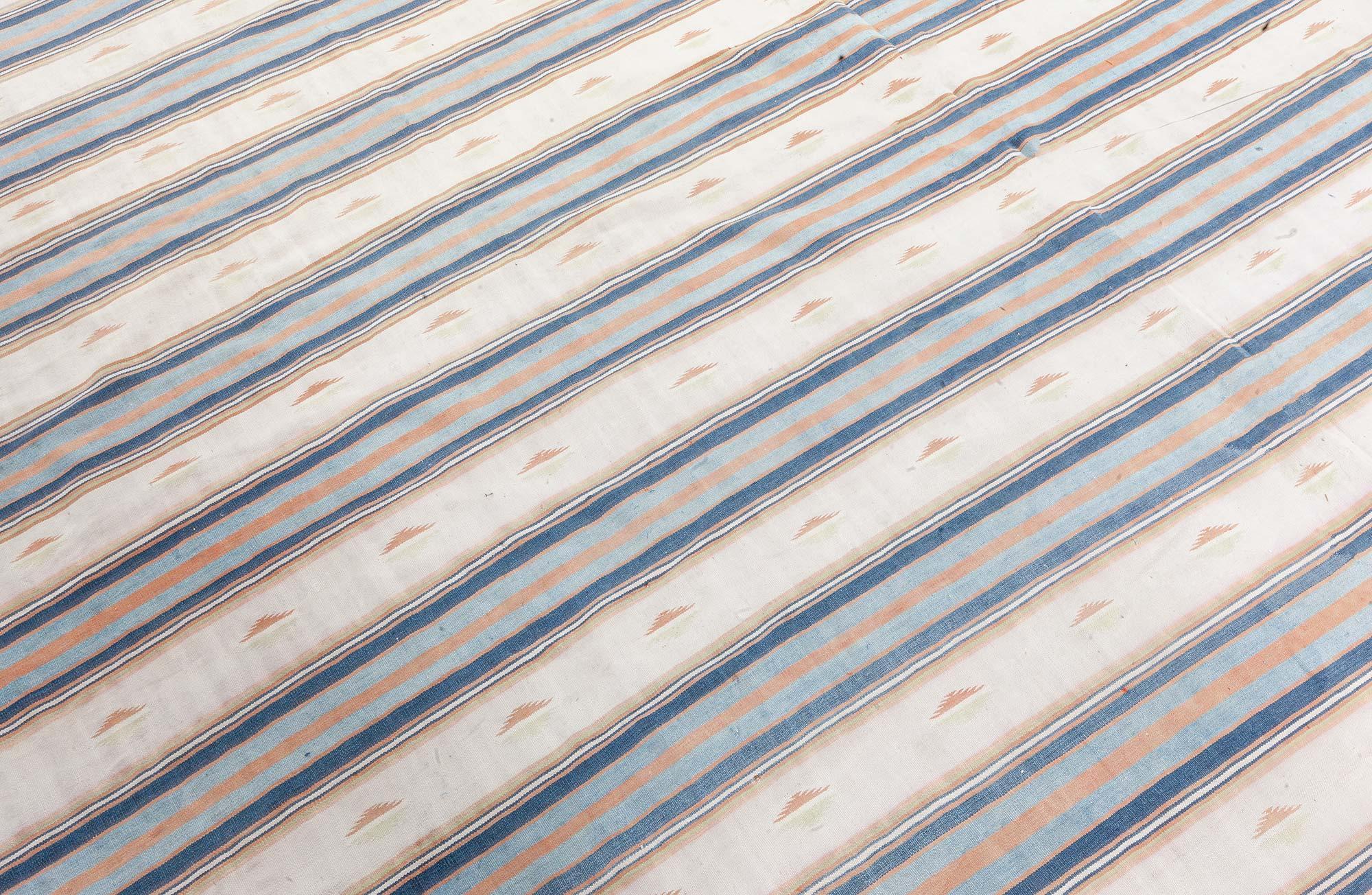 Doris Leslie Blau gestreifter indischer Dhurrie Vintage-Teppich in Vintage (Handgewebt) im Angebot