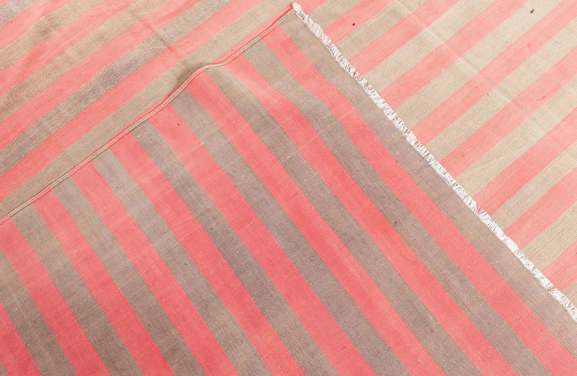 Doris Leslie Blau gestreifter indischer Dhurrie Vintage-Teppich in Vintage (20. Jahrhundert) im Angebot
