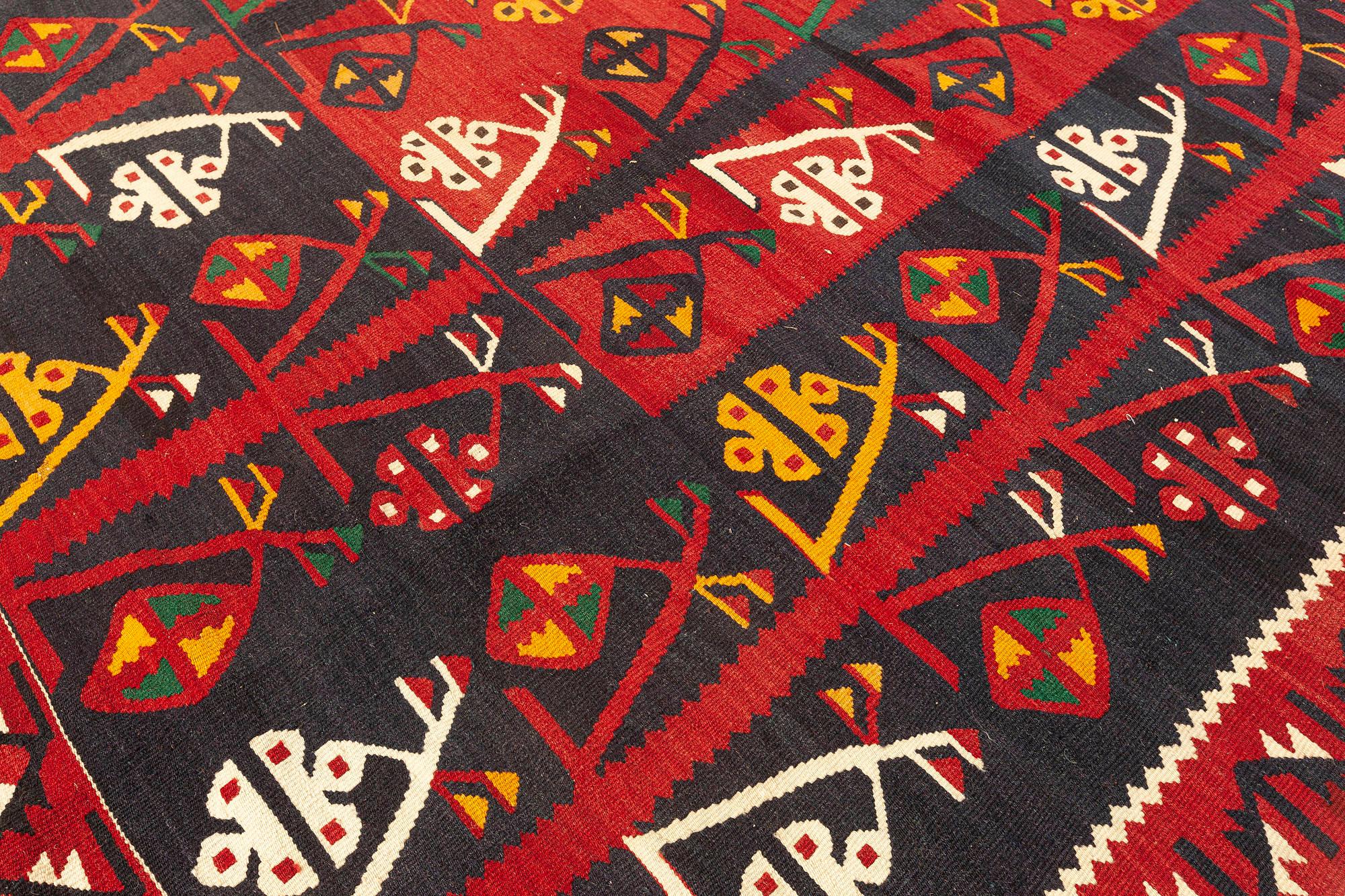 Doris Leslie Blauer Vintage Kelim-Roter Teppich (Handgewebt) im Angebot