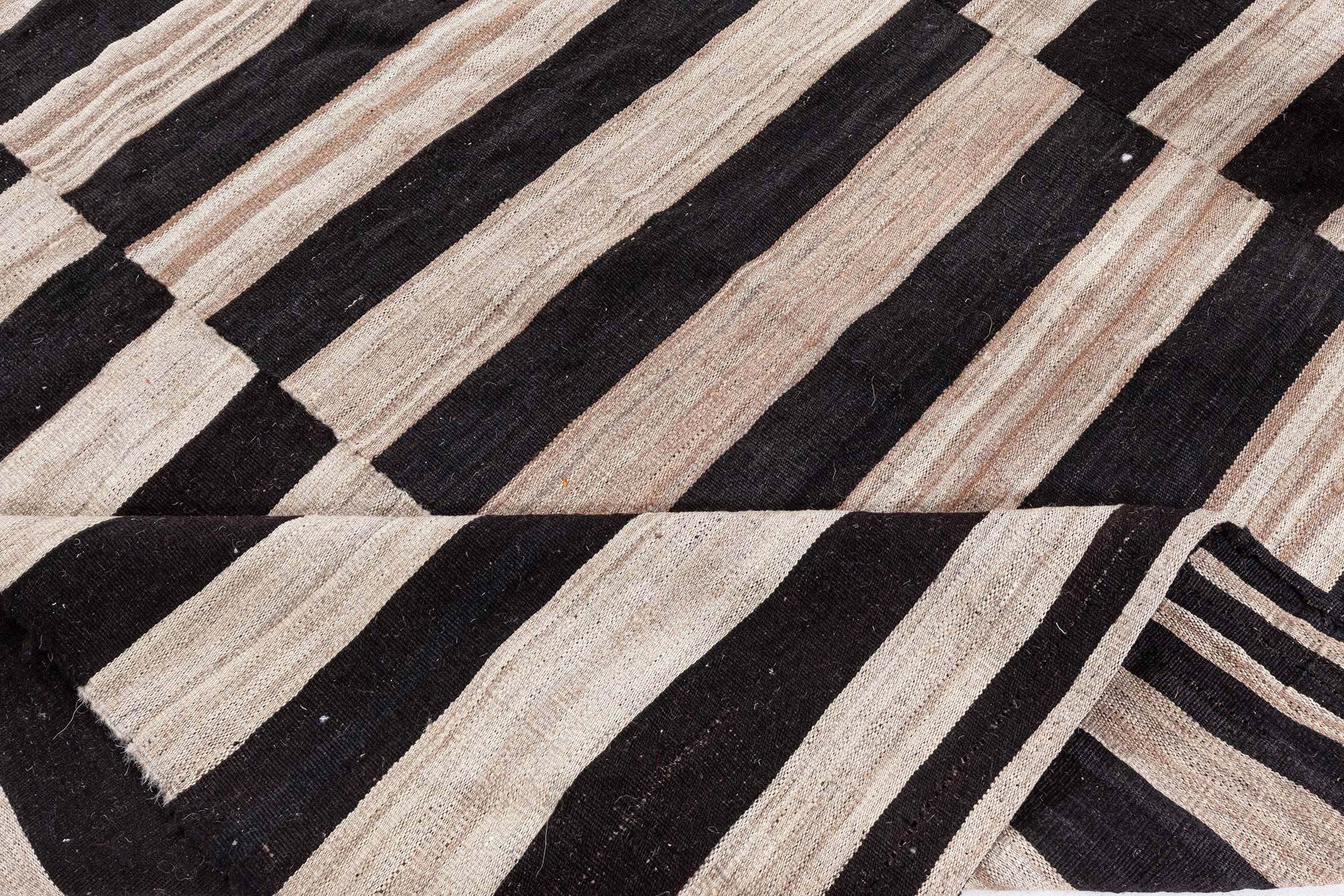 Alter persischer Kilim-Teppich
Größe: 12'0