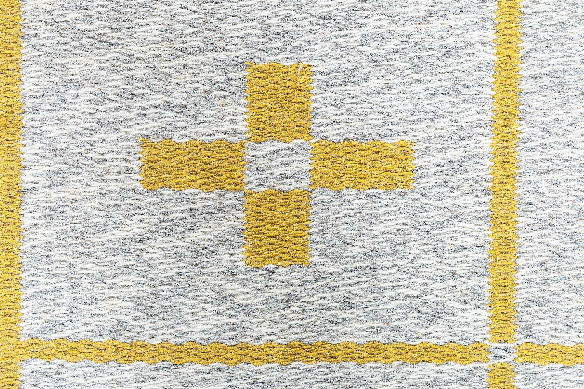 Tappeto Doris Leslie Blau Vintage reversibile Geometrico Giallo Svedese In condizioni buone in vendita a New York, NY