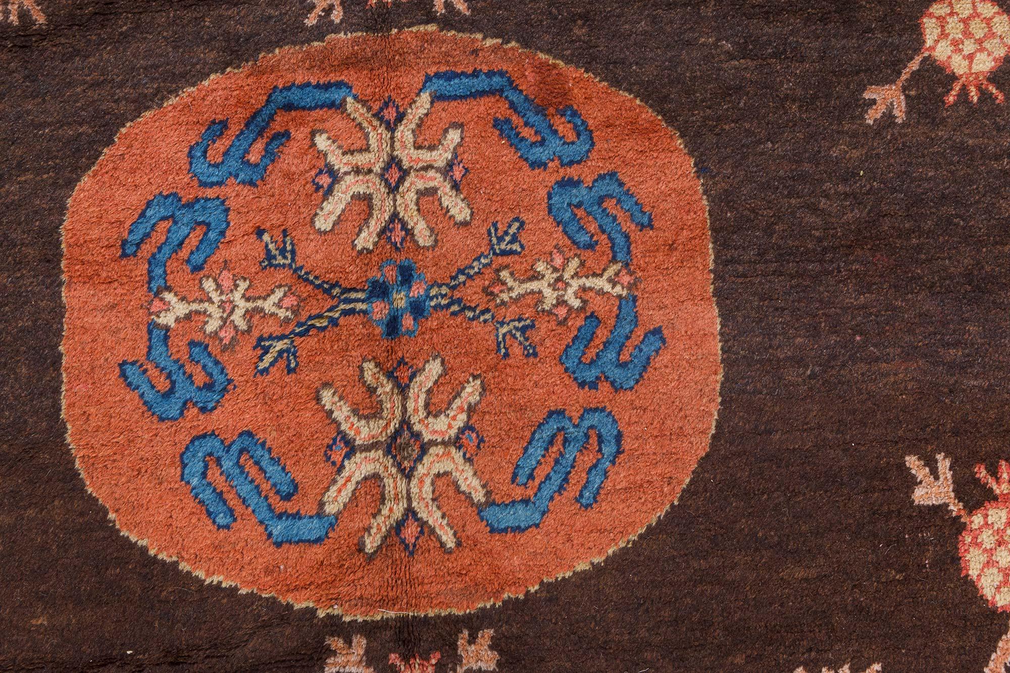 Noué à la main Doris Leslie Blau Vintage Samarkand Brown Tapis de laine fait main en vente