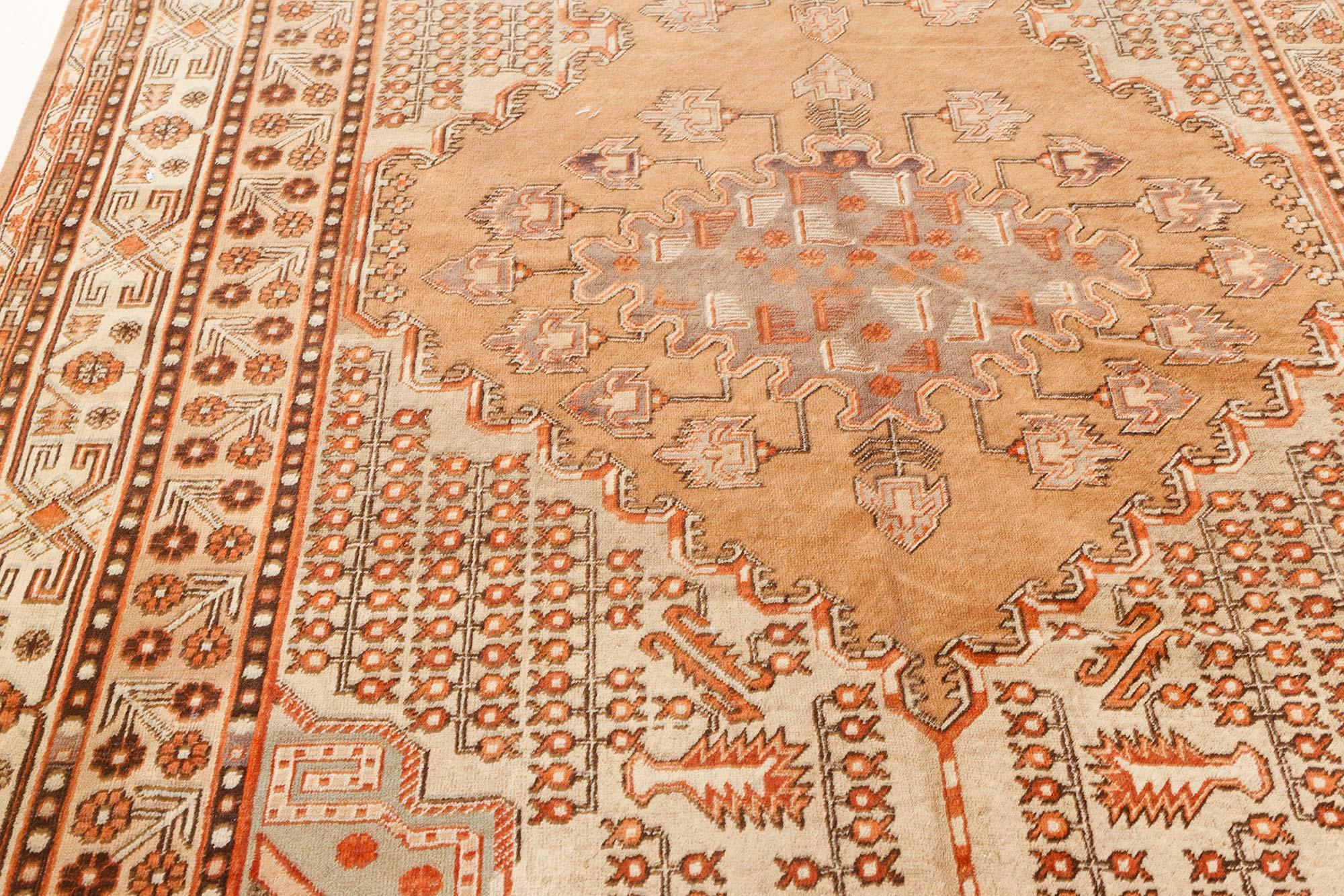 Laine Doris Leslie Blau Tapis Vintage Samarkand 'Khotan en vente