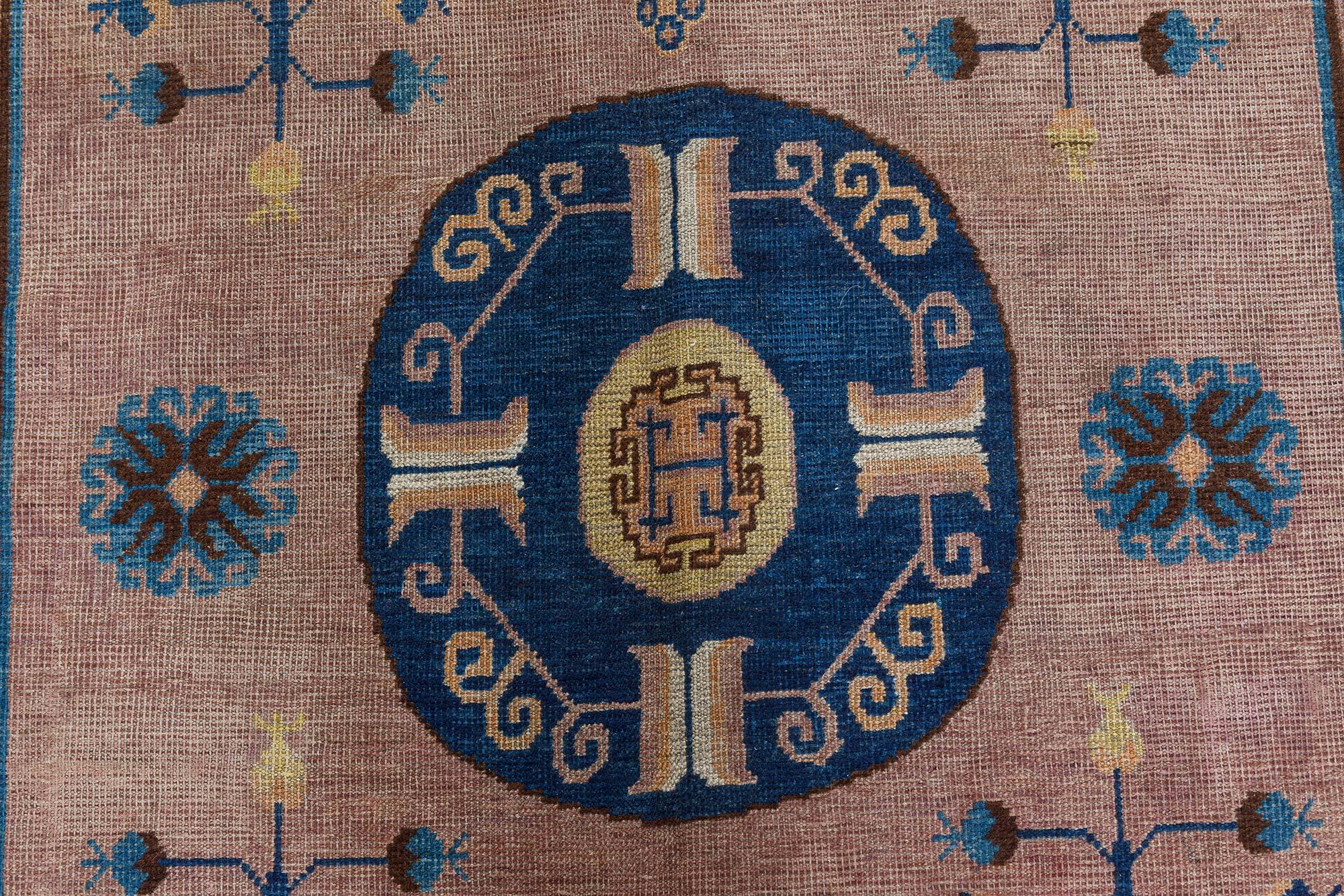 Doris Leslie Blauer Vintage Samarkand Khotan Handgefertigter Wollteppich aus Samarkand (20. Jahrhundert) im Angebot