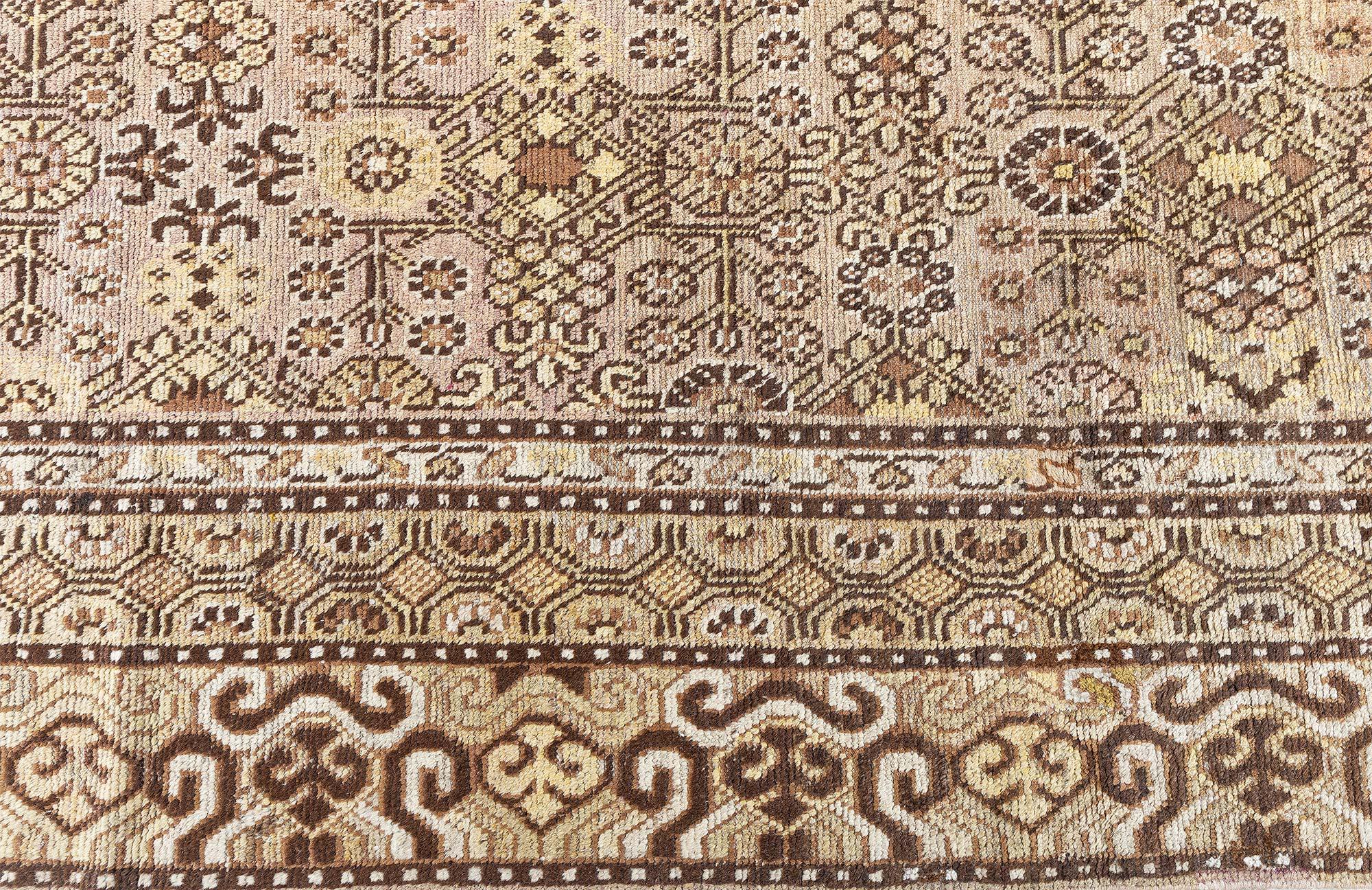 Vintage Samarkand (Khotan) Rug
Size: 6'3