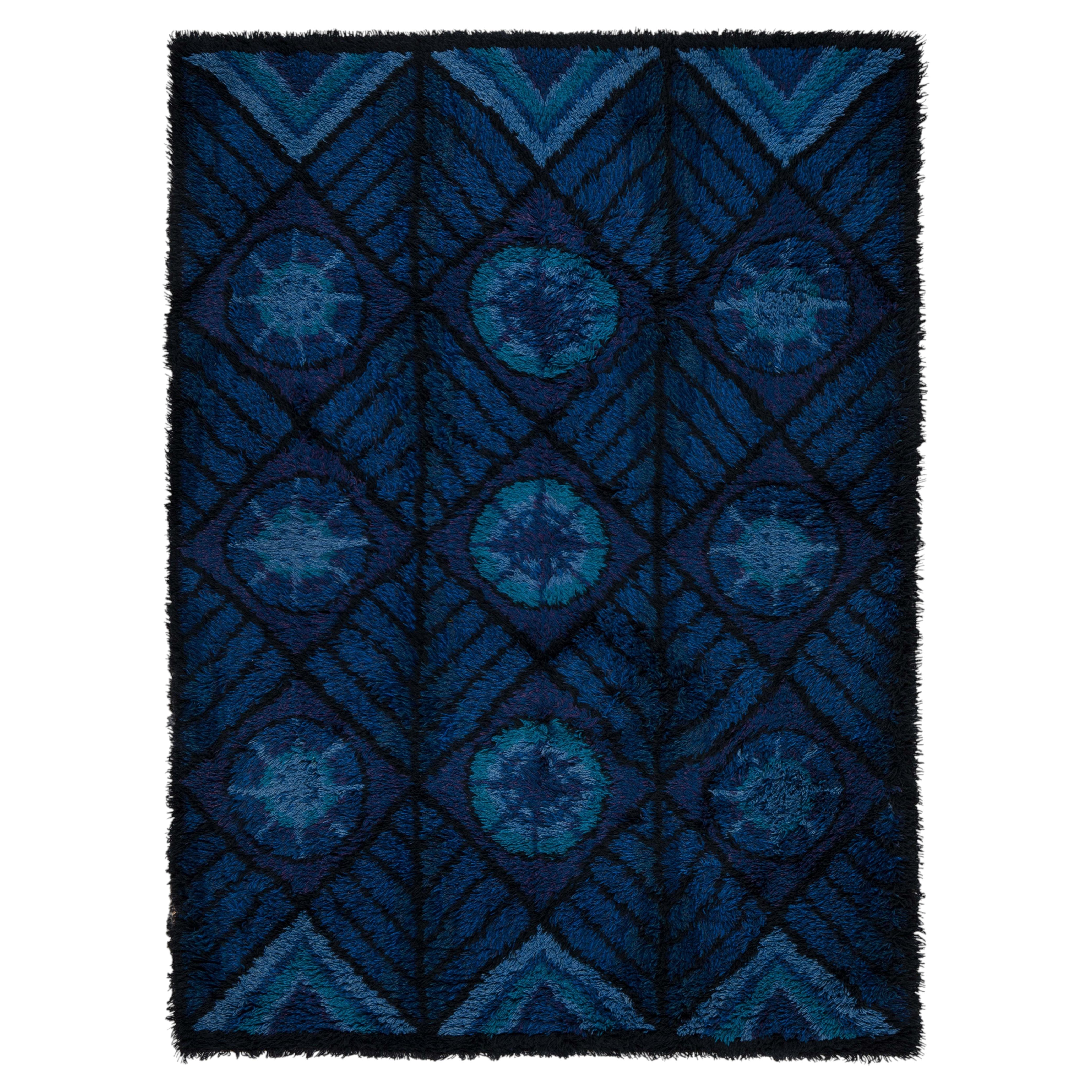 Tapis vintage scandinave bleu marine « Doris Leslie Blau » par Marianne Richter