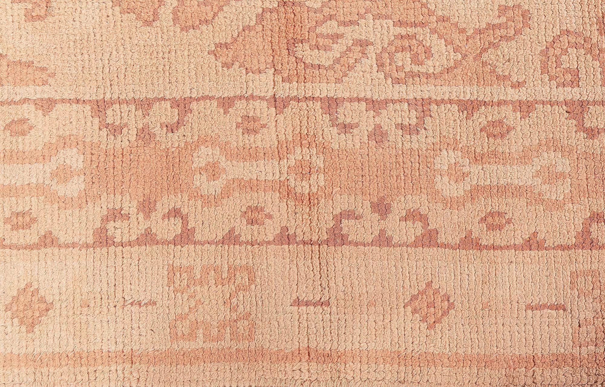 Hand-Knotted Doris Leslie Blau Refined Vintage Spanish Rug – Subtle Beauty in Tonal Harmony For Sale