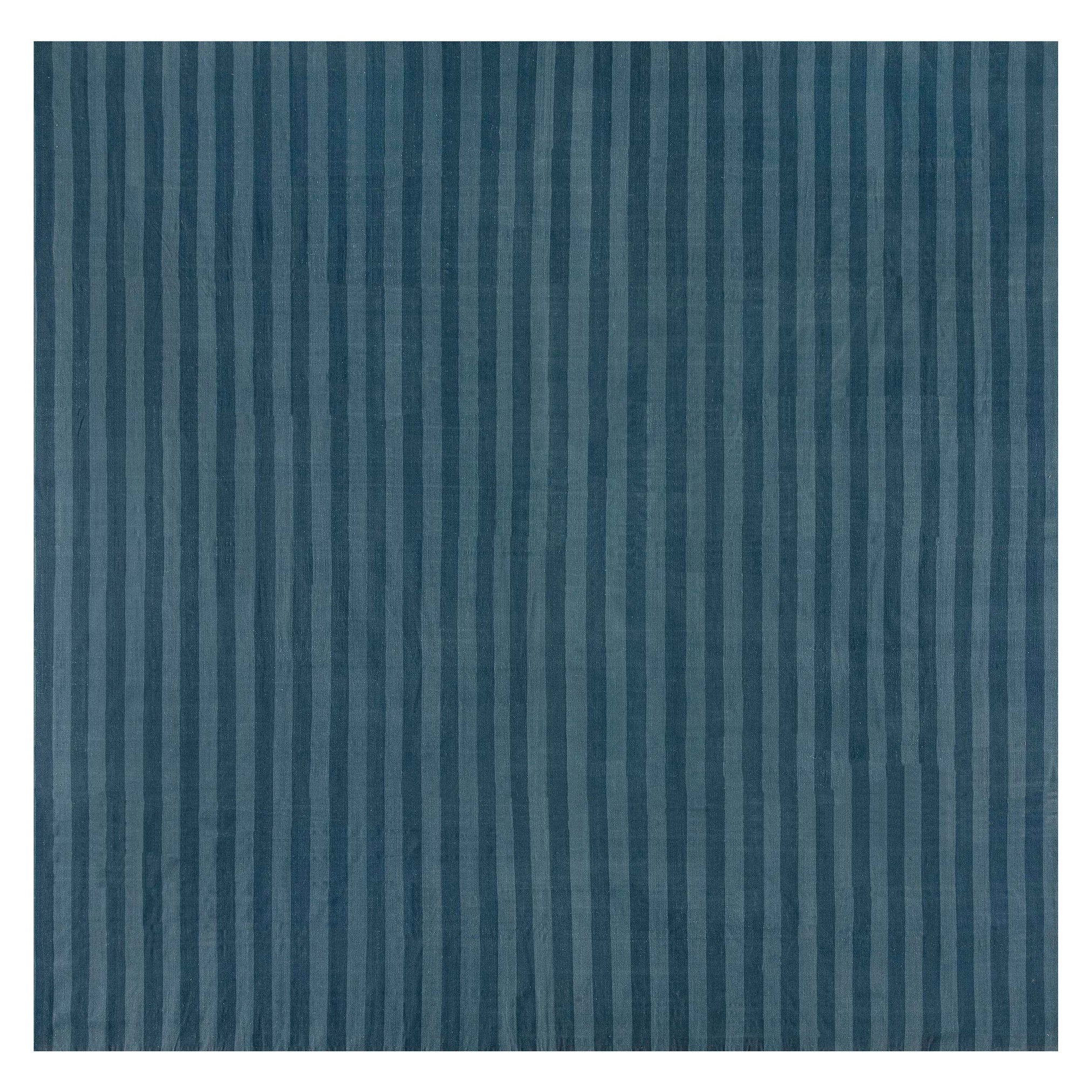 Tappeto Doris Leslie Blau a strisce indiane d
epoca nei toni del blu in vendita