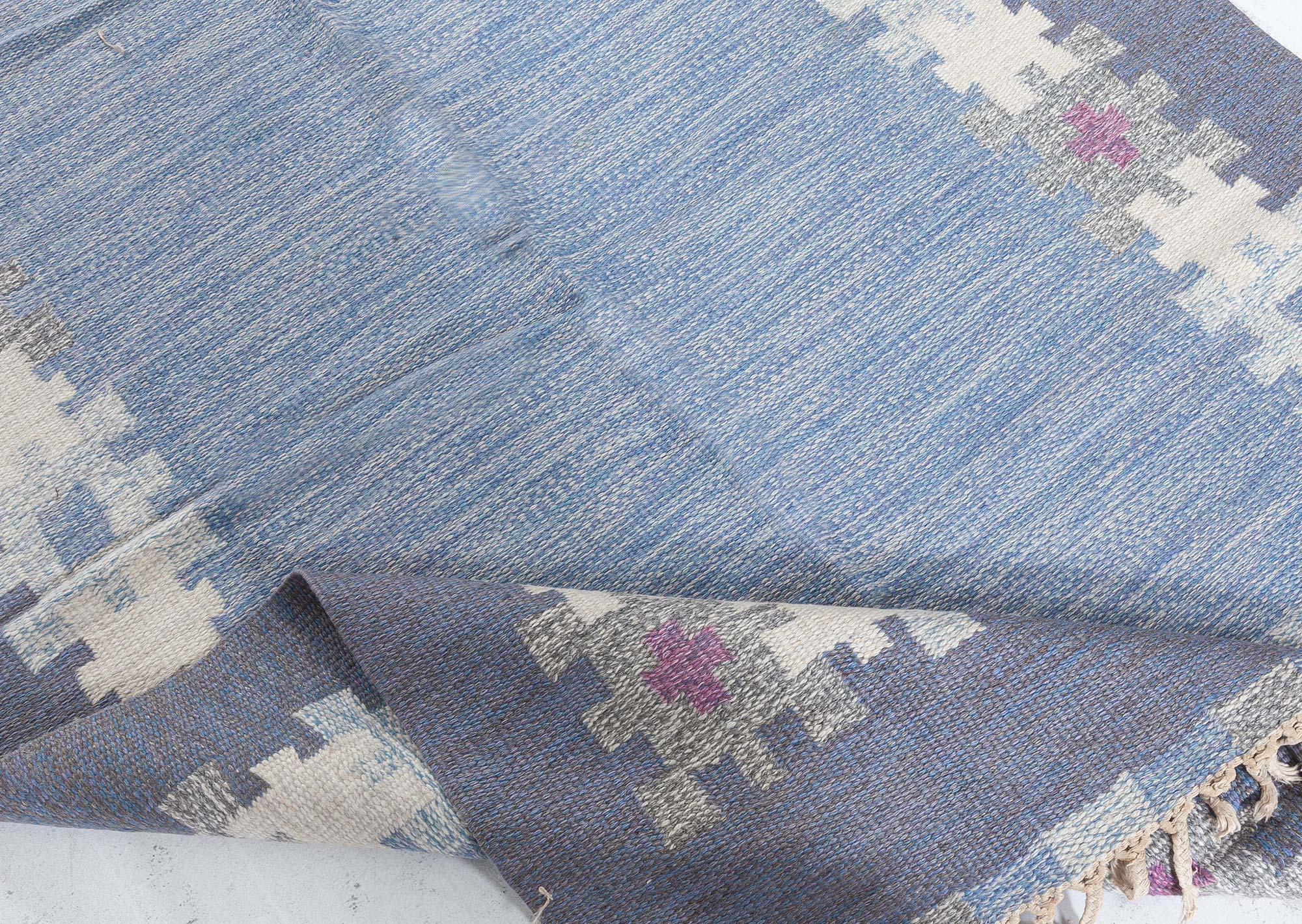 Vintage Swedish Flat Weave Rug by Ingegerd Silow, Signed “I.S.” – A Soft Geometric Masterpiece
Size: 4'4
