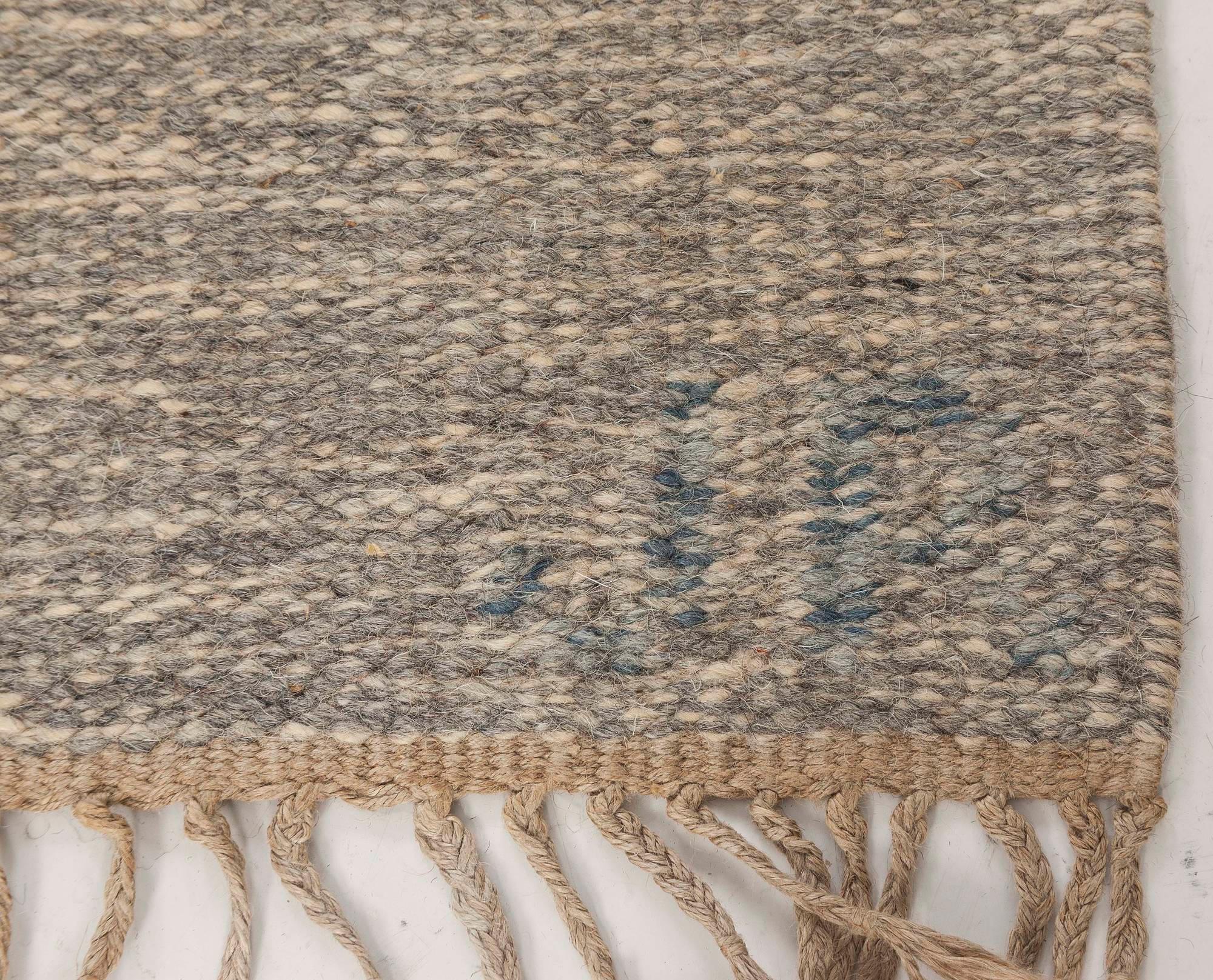 Doris Leslie Blauer schwedischer Flachgewebeteppich im Vintage-Stil, signiert 'JR' (Schwedisch) im Angebot