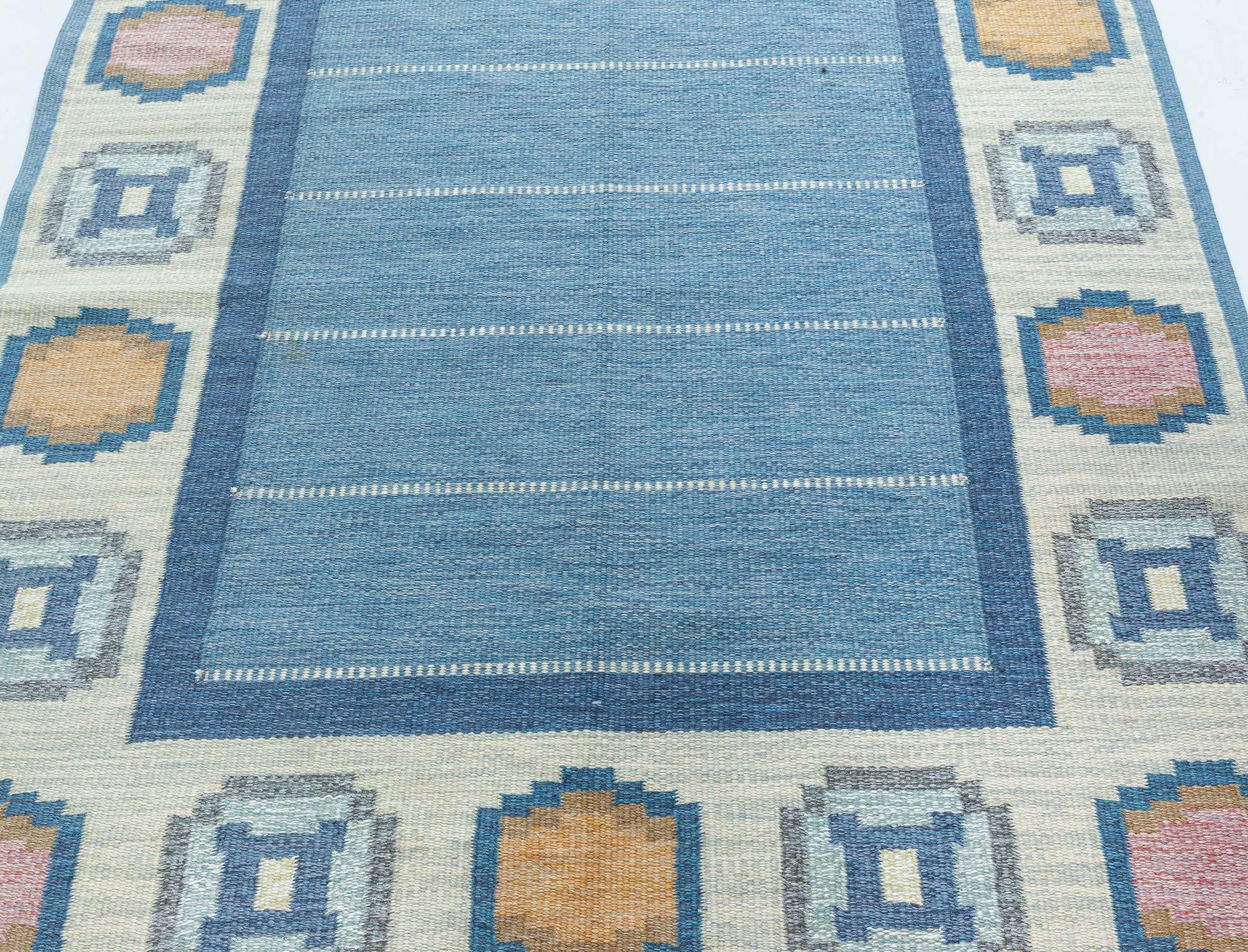 Tapis vintage suédois bleu tissé à plat par Ingegerd Silow
Taille : 5'6