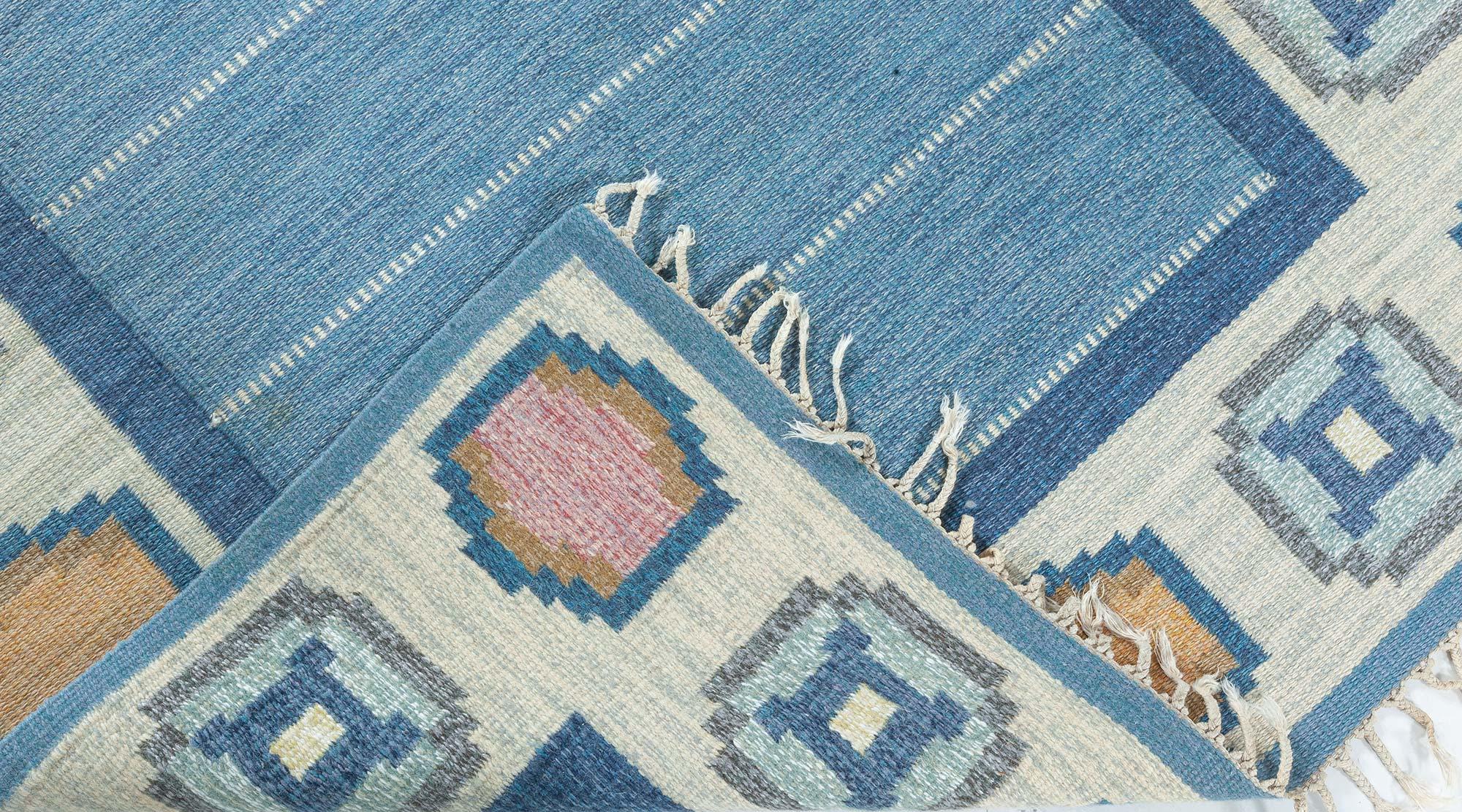 Doris Leslie Blauer schwedischer flacher gewebter Vintage-Teppich von Ingegerd Silow (20. Jahrhundert) im Angebot