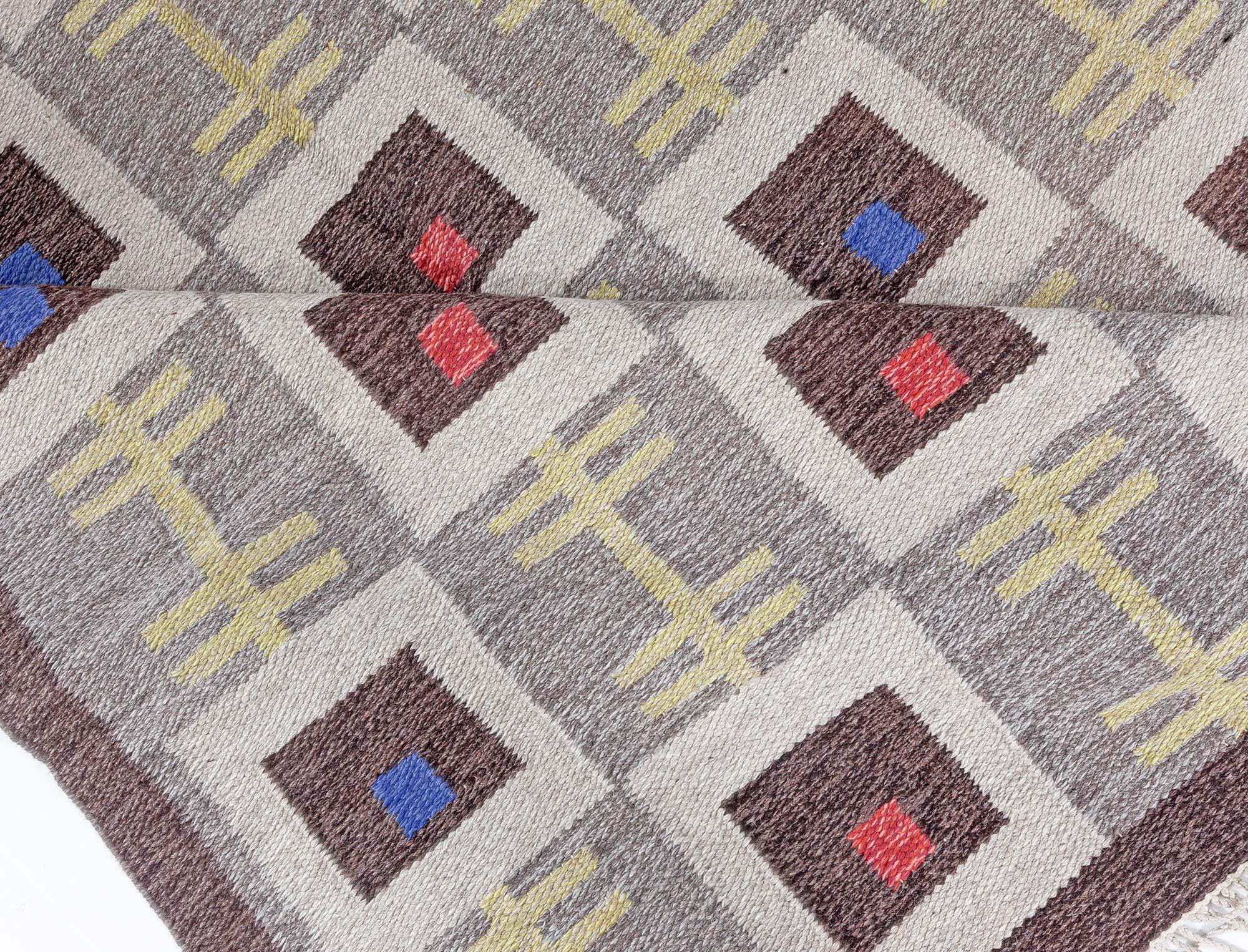 Vintage Swedish flat woven rug.
Size: 5'5