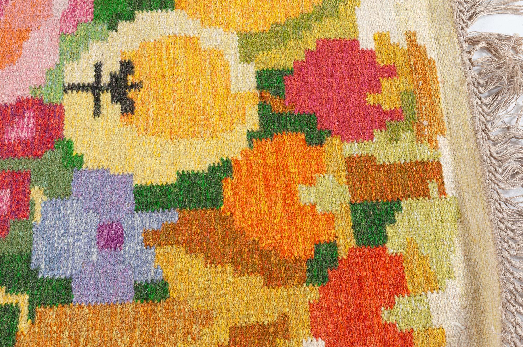 Doris Leslie Blauer flacher schwedischer Vintage-Teppich mit Blumenmuster und Flachgewebe von Ingegerd Silow (Moderne der Mitte des Jahrhunderts) im Angebot