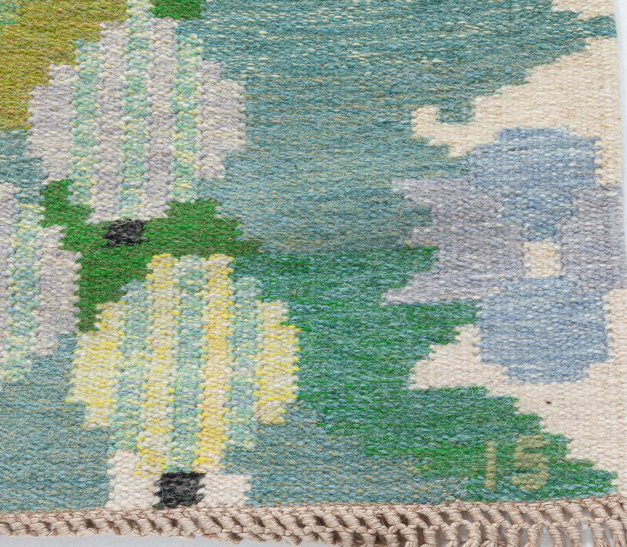 Doris Leslie Blauer flacher schwedischer Vintage-Teppich mit Blumenmuster und Flachgewebe von Ingegerd Silow im Zustand „Gut“ im Angebot in New York, NY