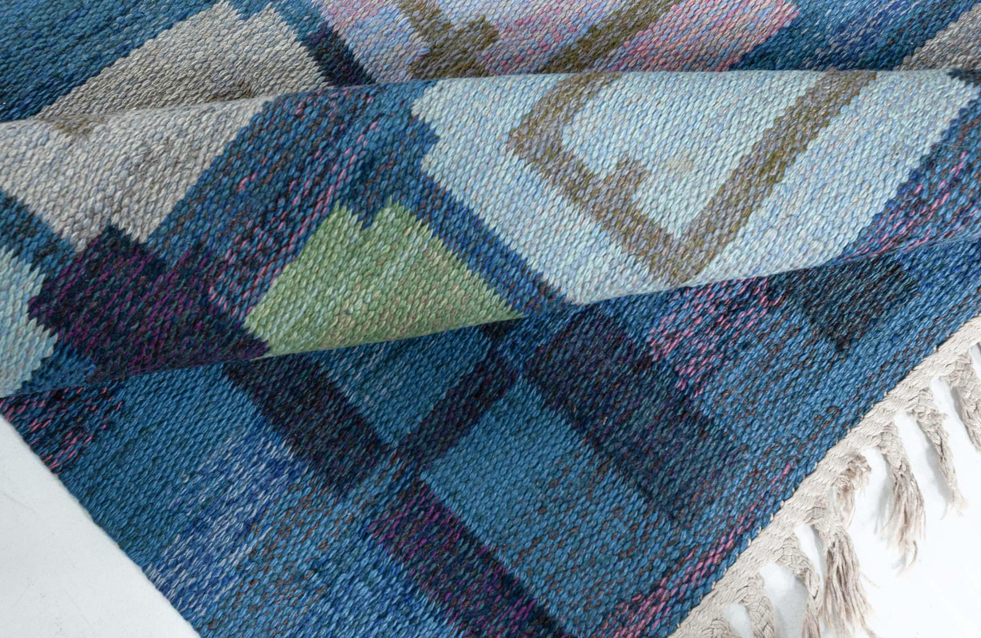 Doris Leslie Blauer schwedischer Vintage-Teppich von Judith Johansson Spice Hall (Skandinavisch) im Angebot