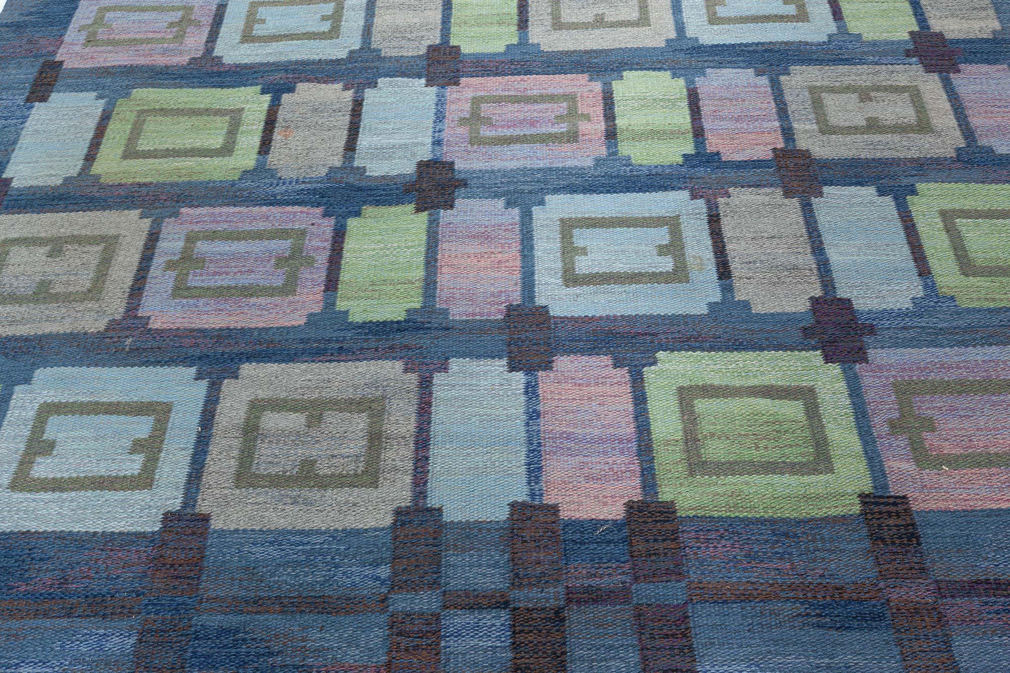 Doris Leslie Blauer schwedischer Vintage-Teppich von Judith Johansson Spise Hall (Skandinavisch) im Angebot