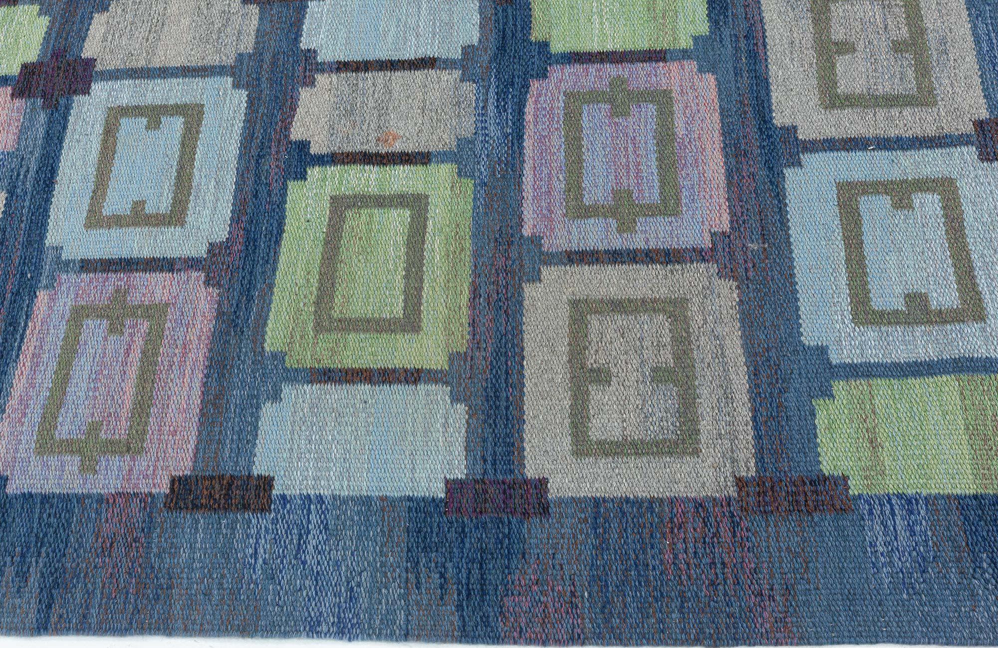 Doris Leslie Blauer schwedischer Vintage-Teppich von Judith Johansson Spise Hall im Zustand „Gut“ im Angebot in New York, NY