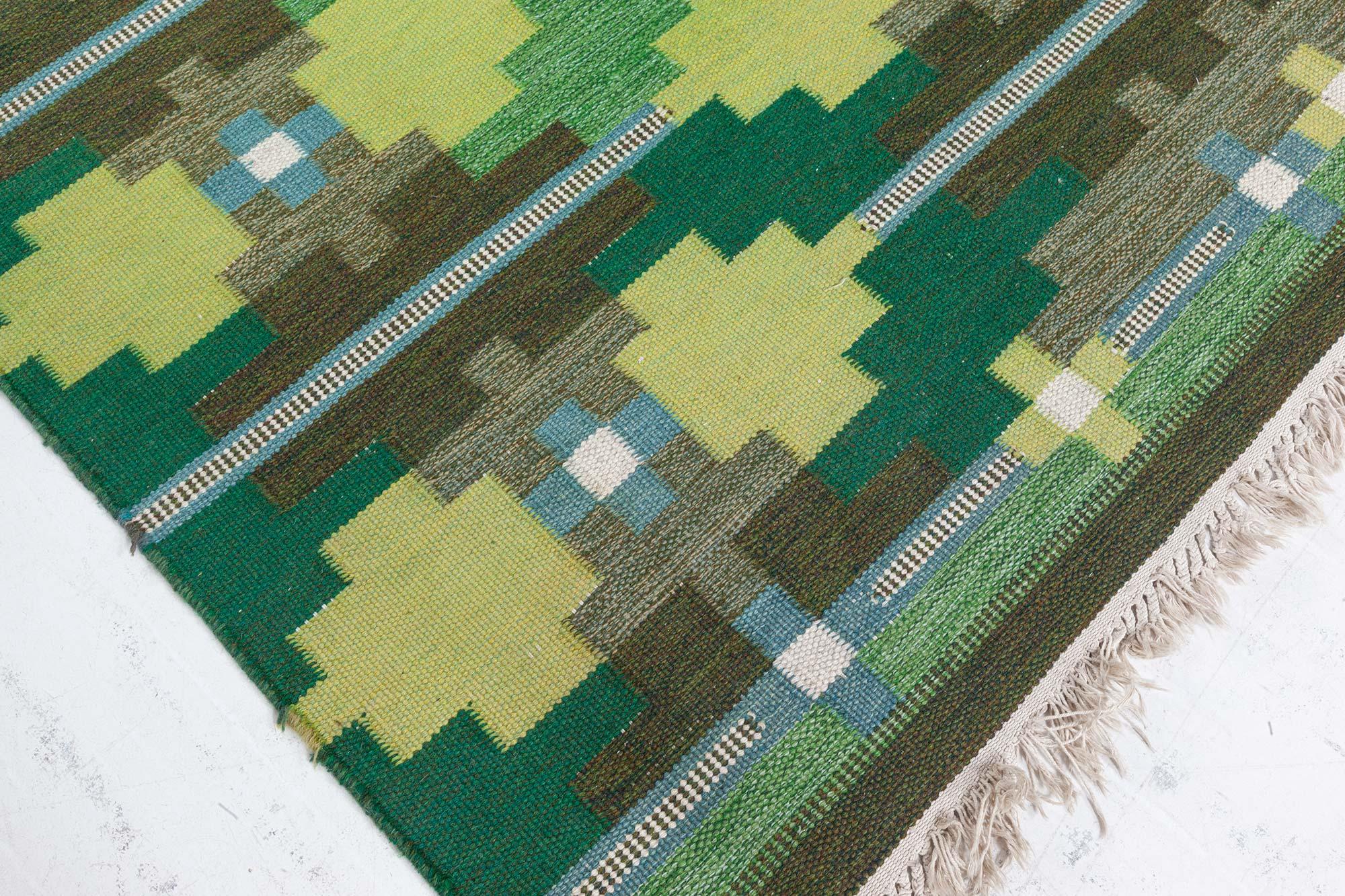 Tessuto a mano Tappeto svedese vintage Doris Leslie Blau con motivi geometrici e verde intenso in vendita